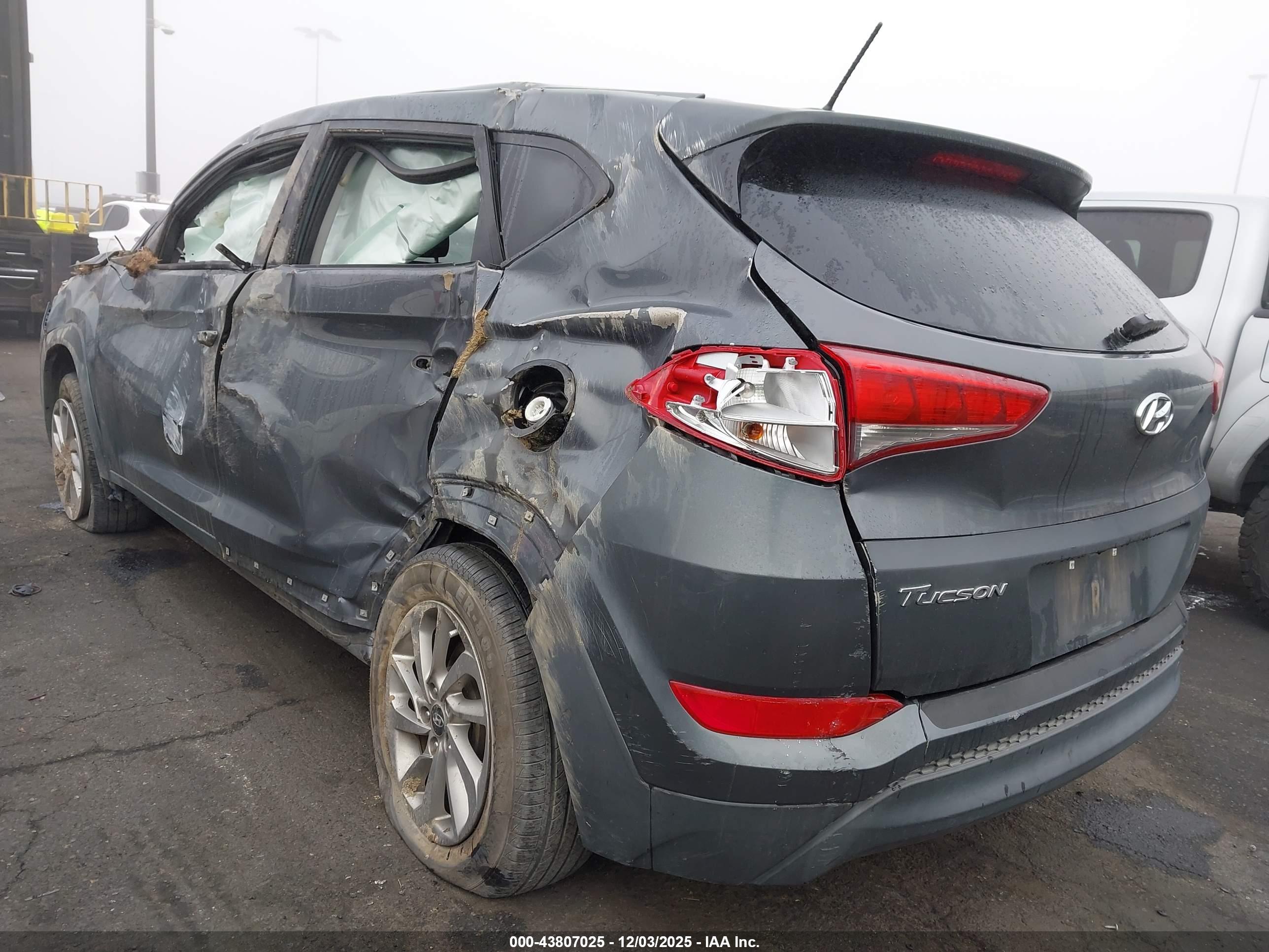 HYUNDAI TUCSON image 3