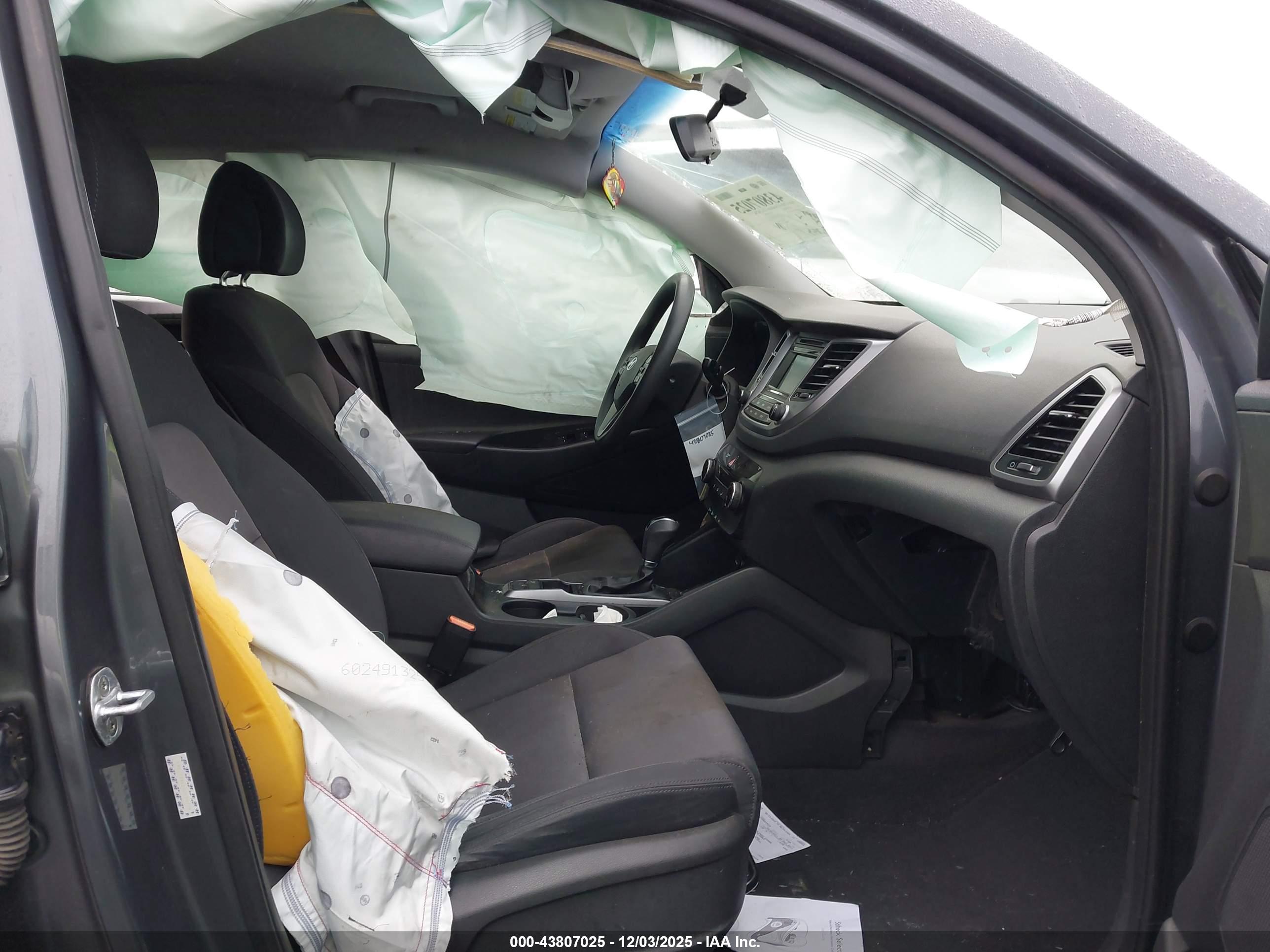 HYUNDAI TUCSON image 5