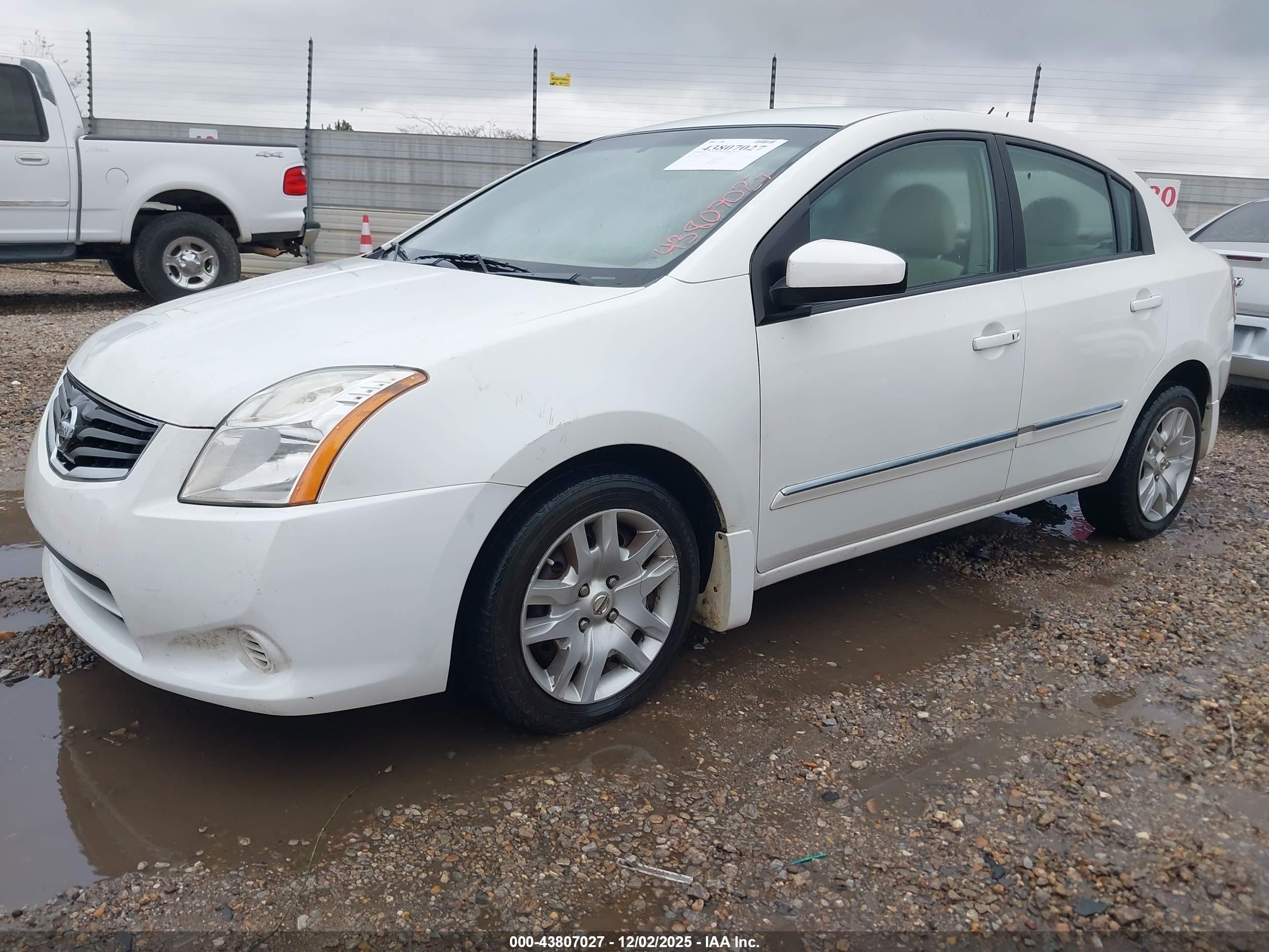 NISSAN SENTRA image 2