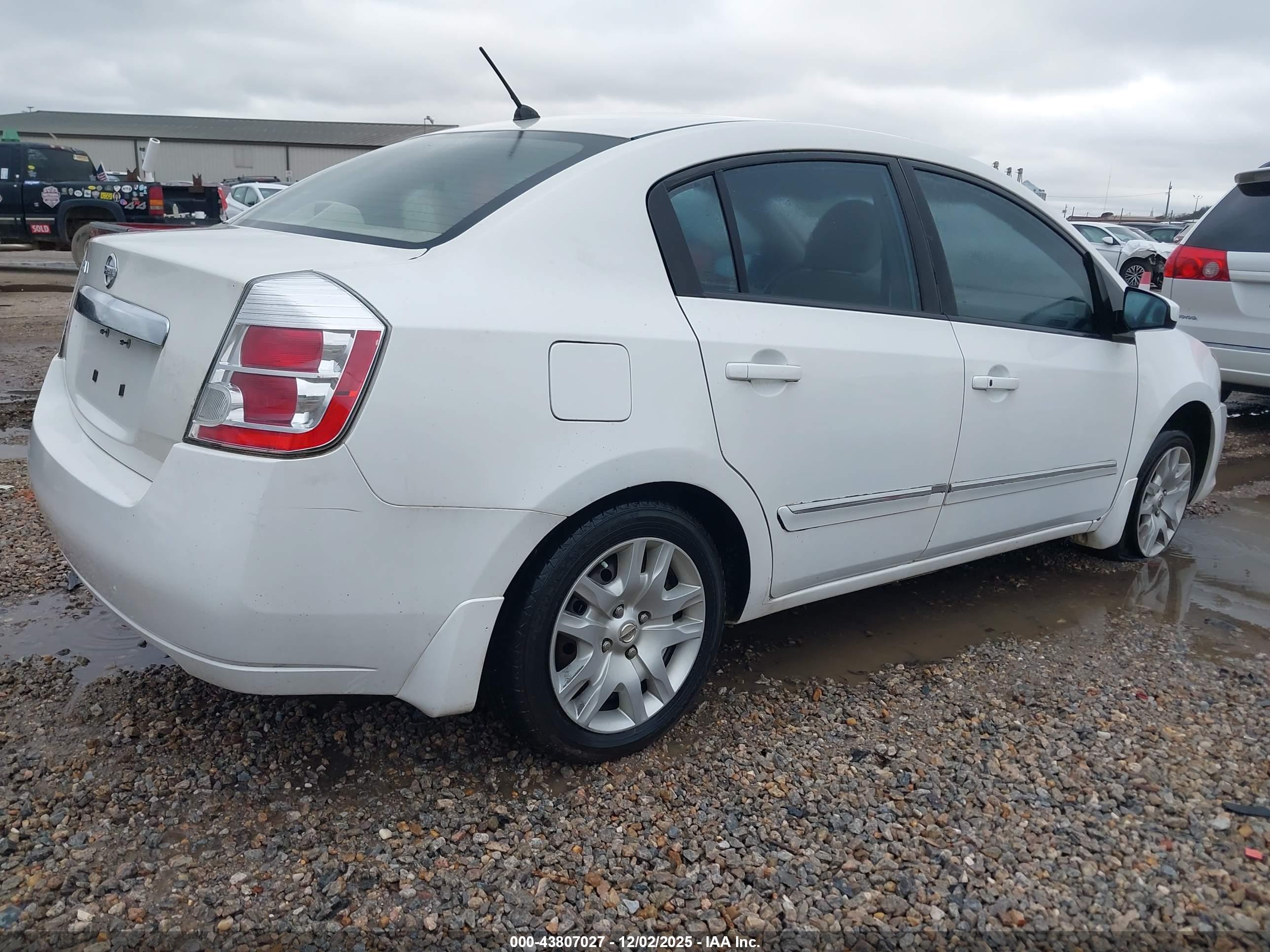 NISSAN SENTRA image 4