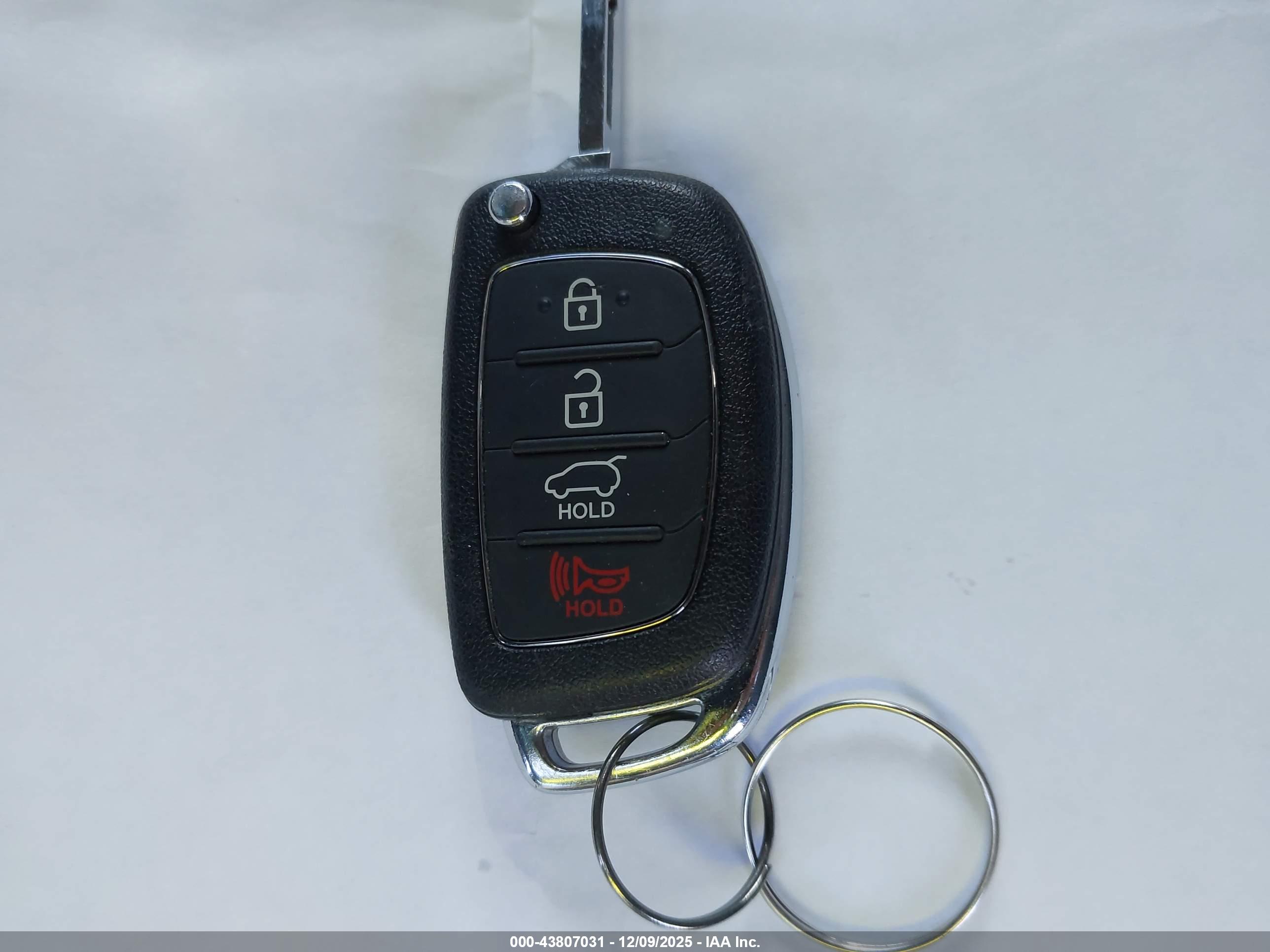 HYUNDAI SANTA image 11