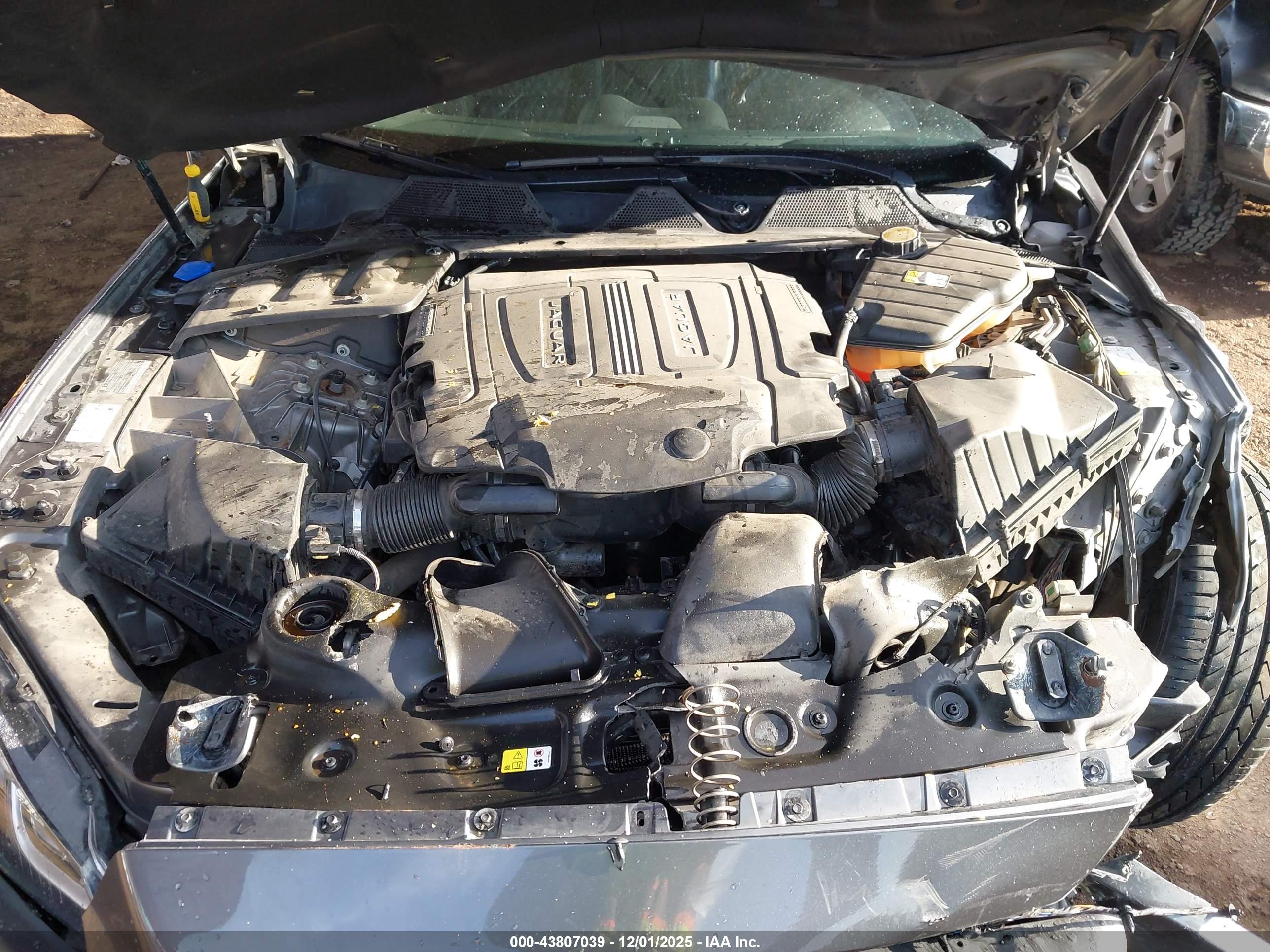 JAGUAR XJ image 10