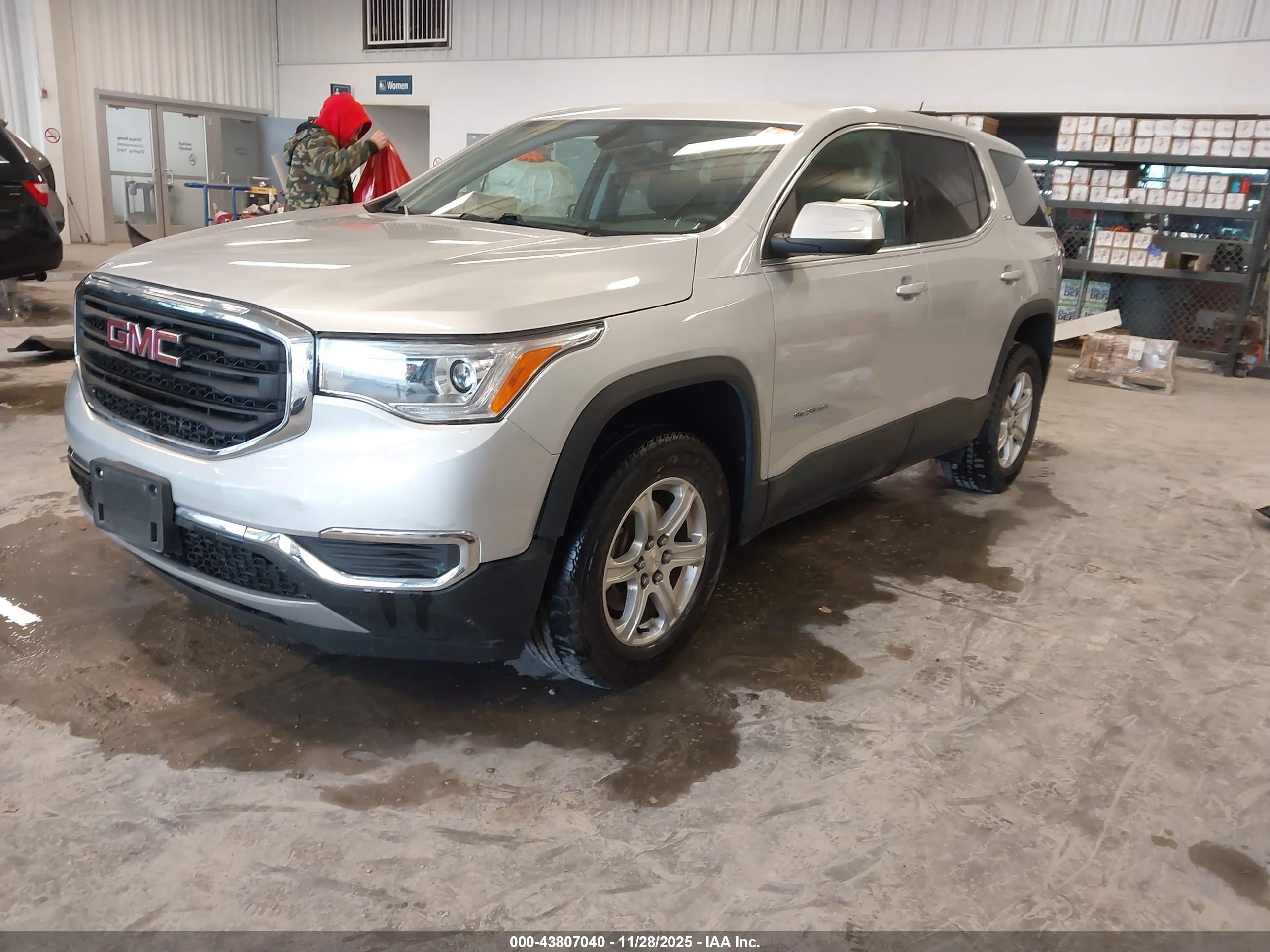 GMC ACADIA image 2