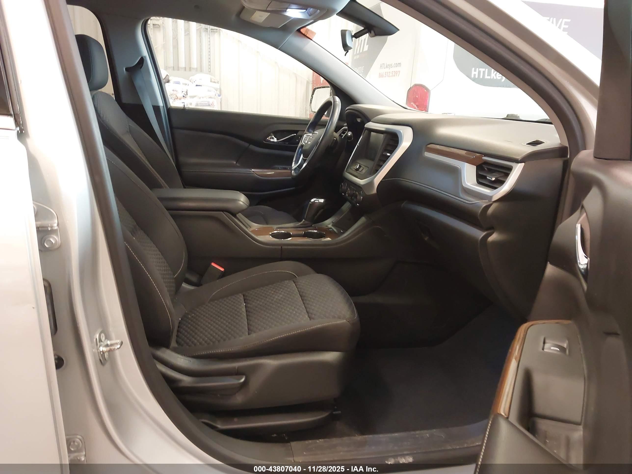 GMC ACADIA image 5