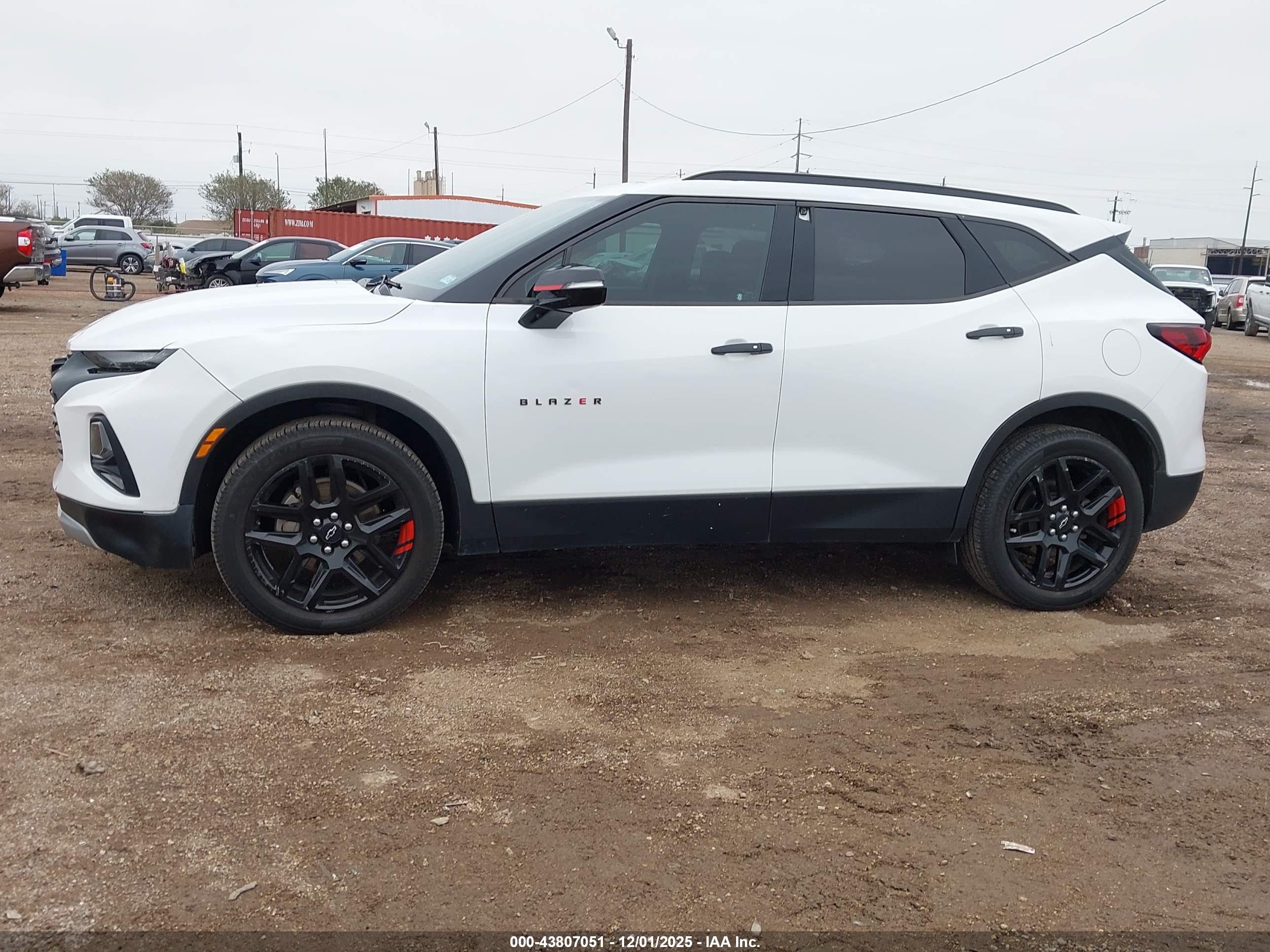 CHEVROLET BLAZER image 2