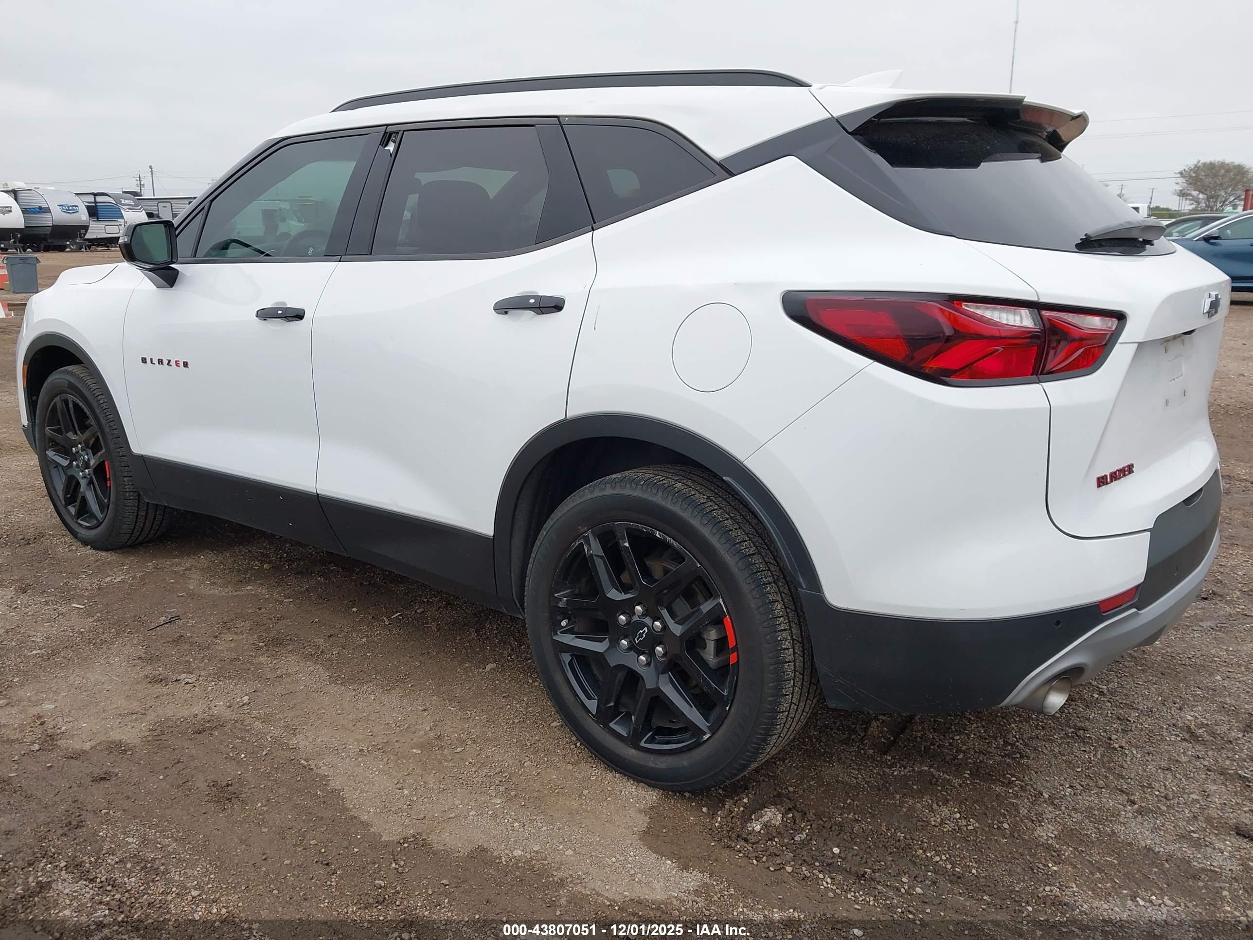 CHEVROLET BLAZER image 3