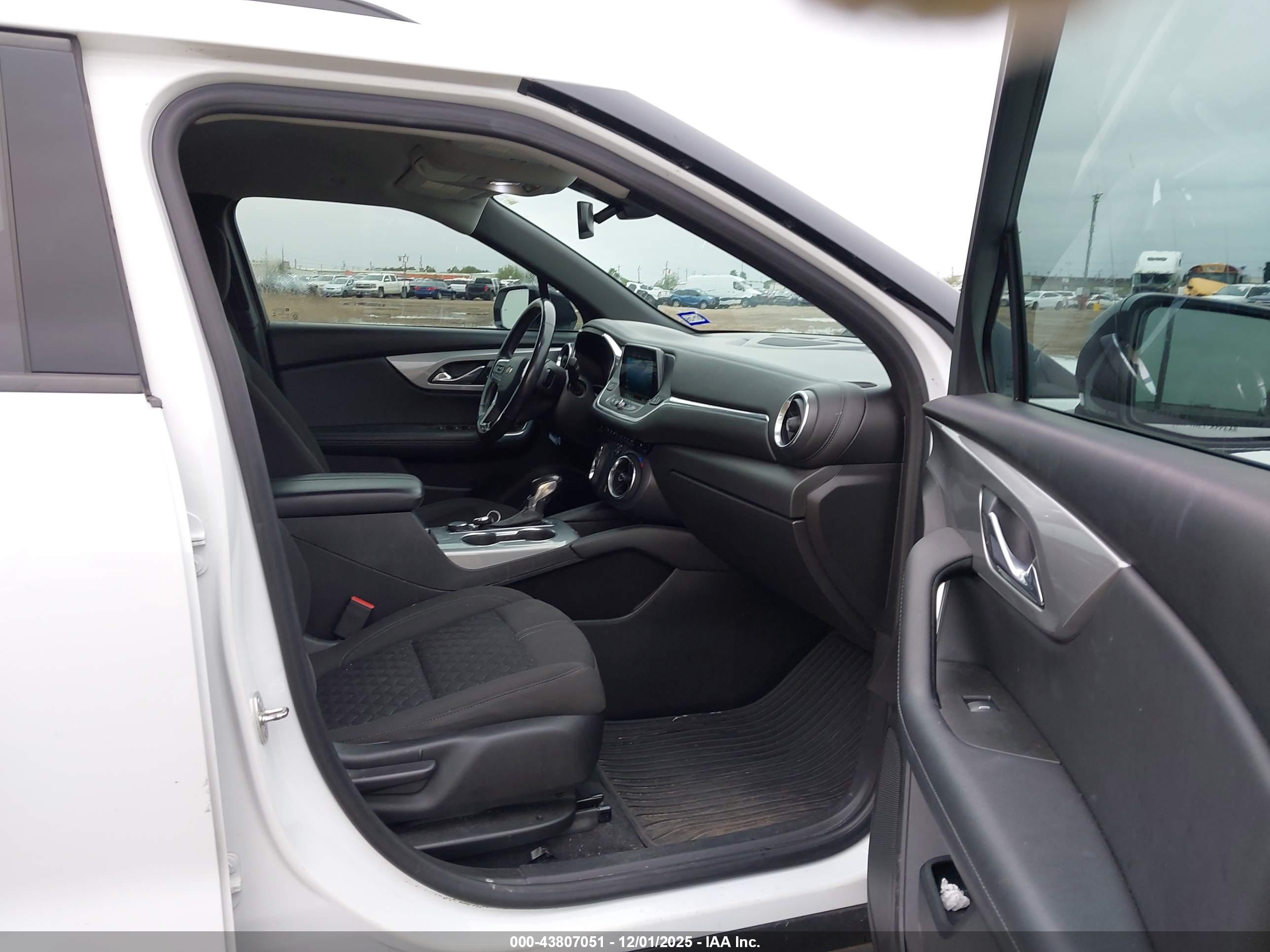 CHEVROLET BLAZER image 5