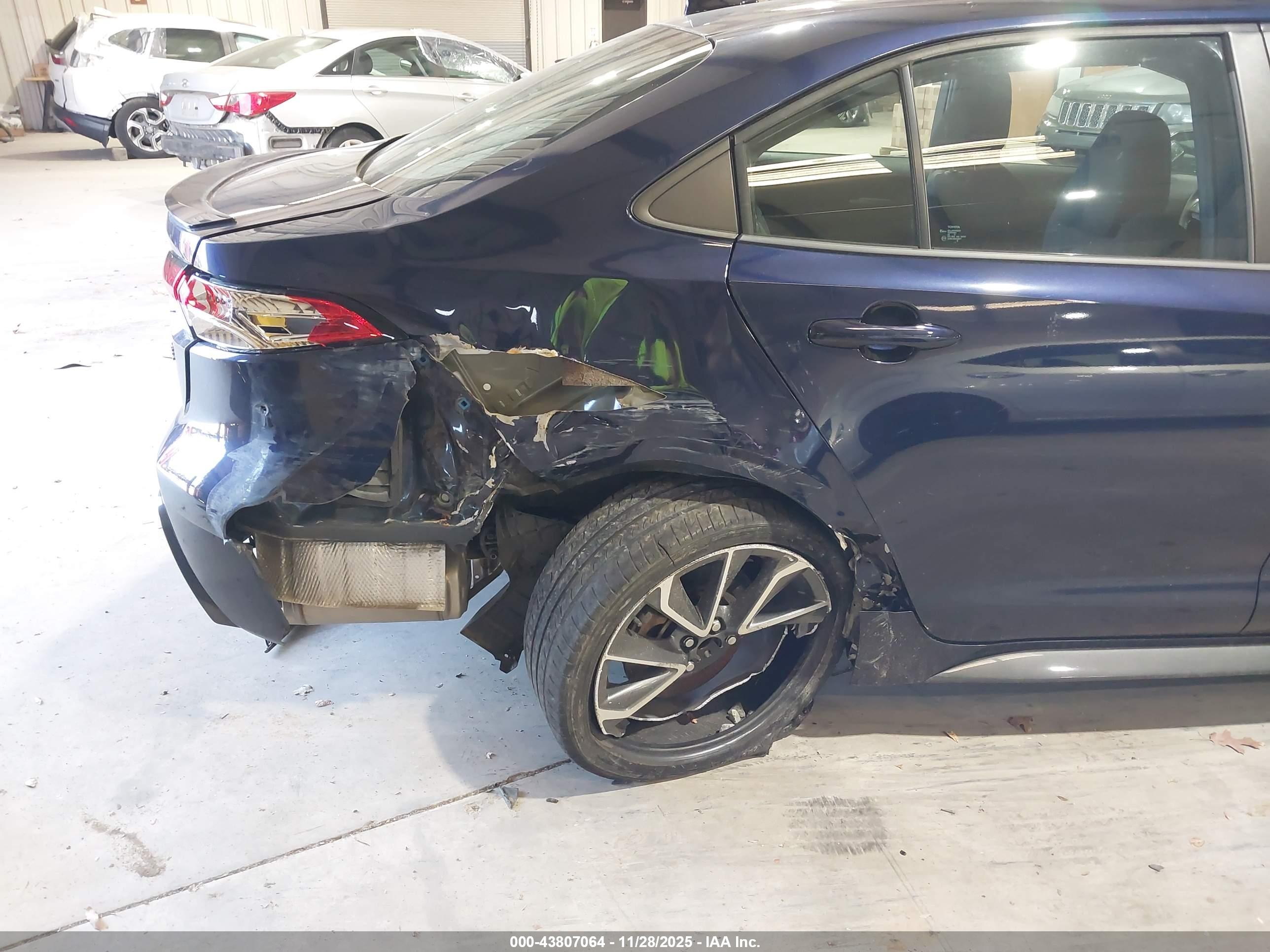 TOYOTA COROLLA image 6