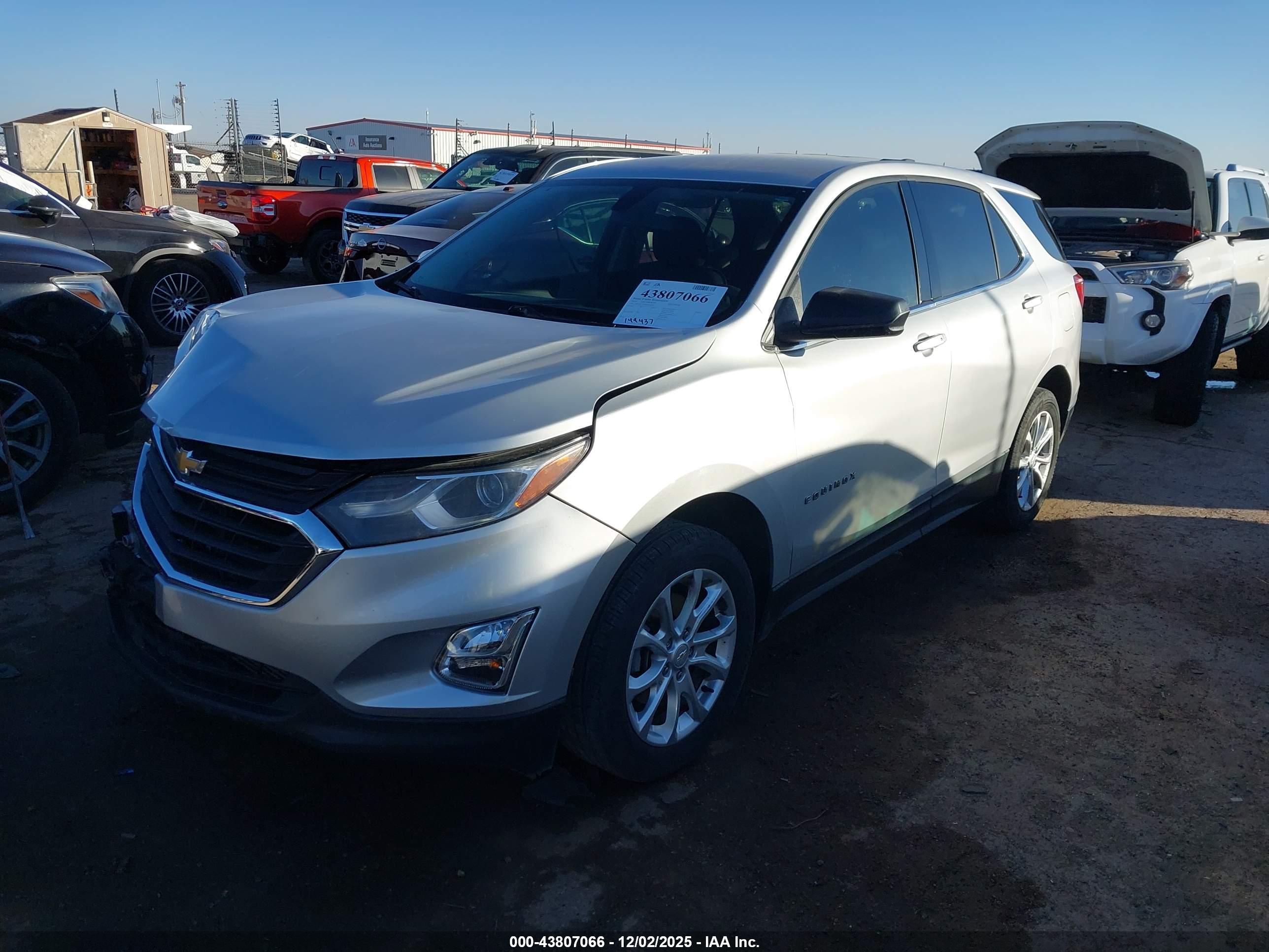 CHEVROLET EQUINOX image 2