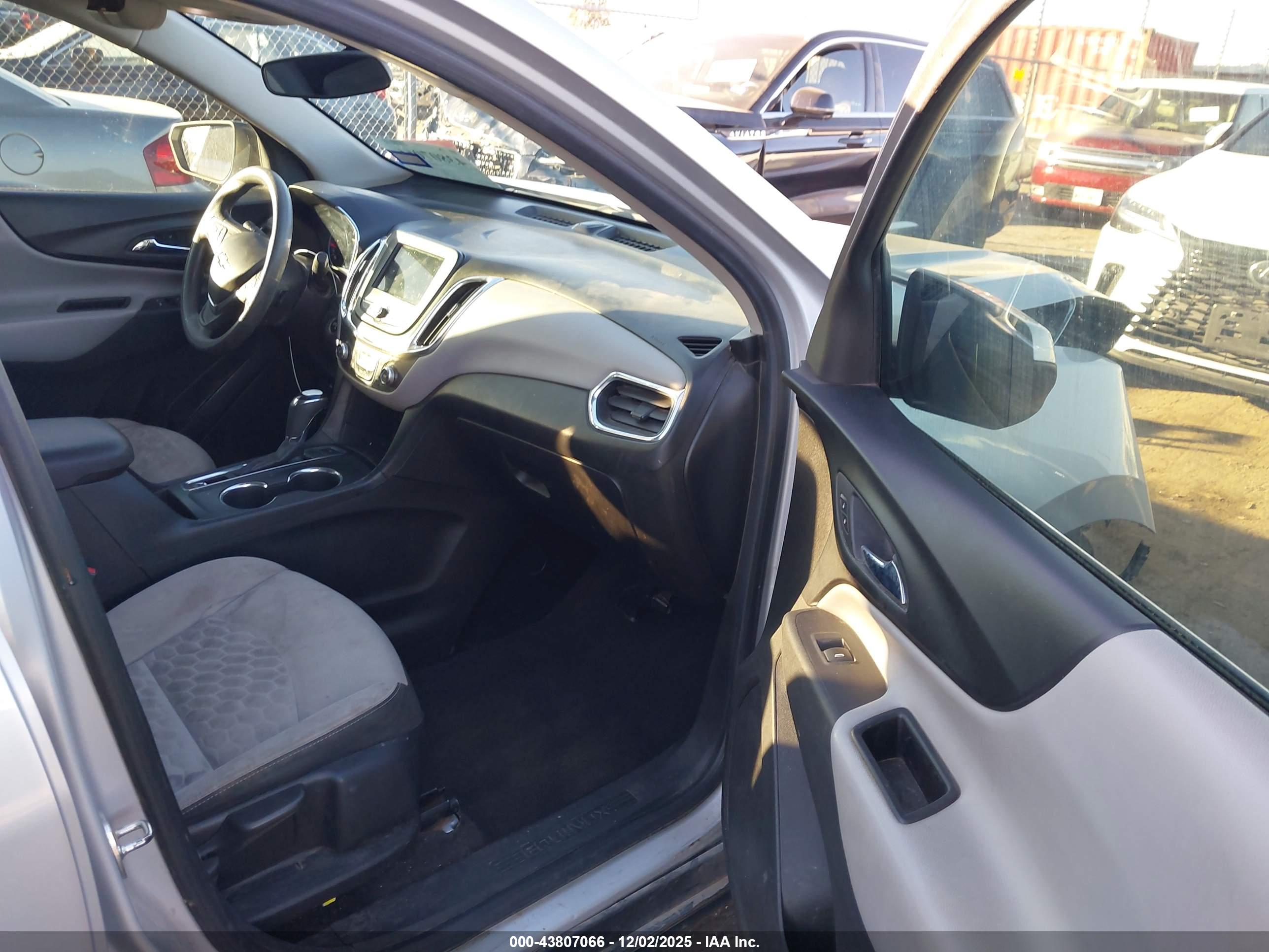 CHEVROLET EQUINOX image 5