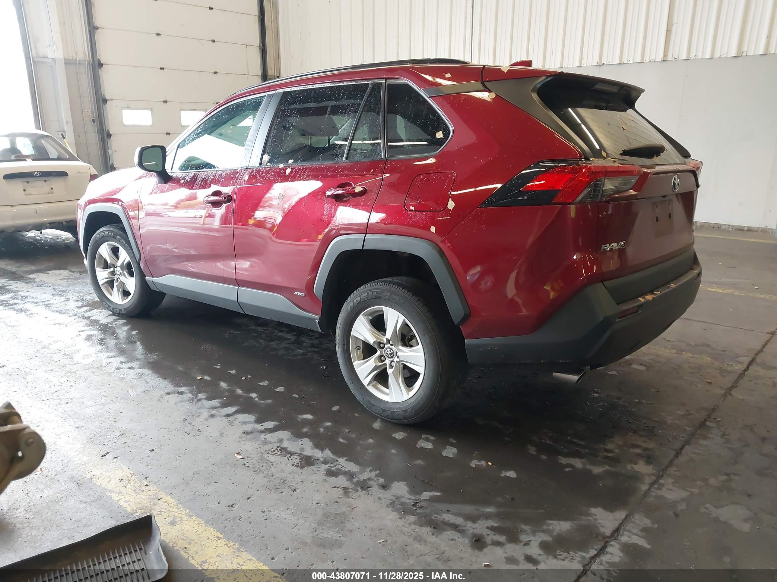 TOYOTA RAV4 image 3
