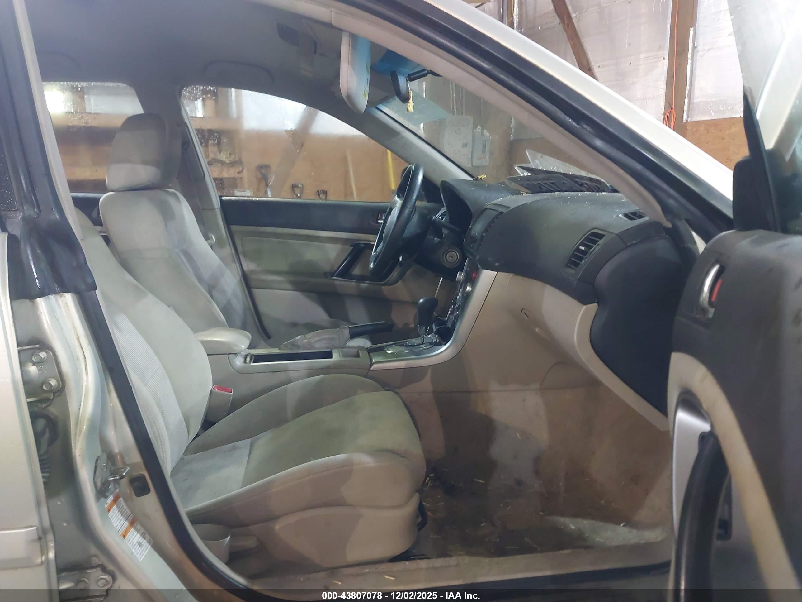 SUBARU OUTBACK image 5