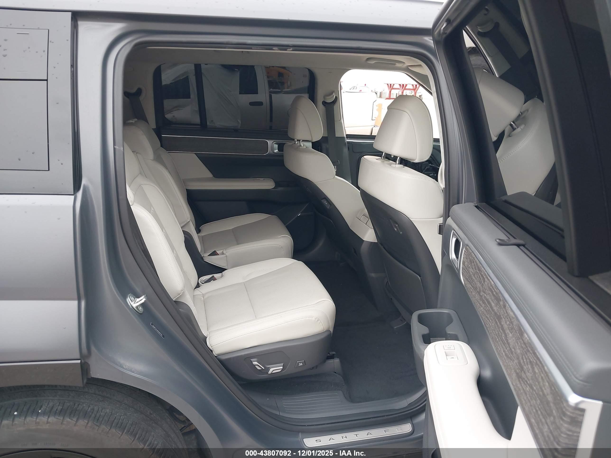HYUNDAI SANTA image 8