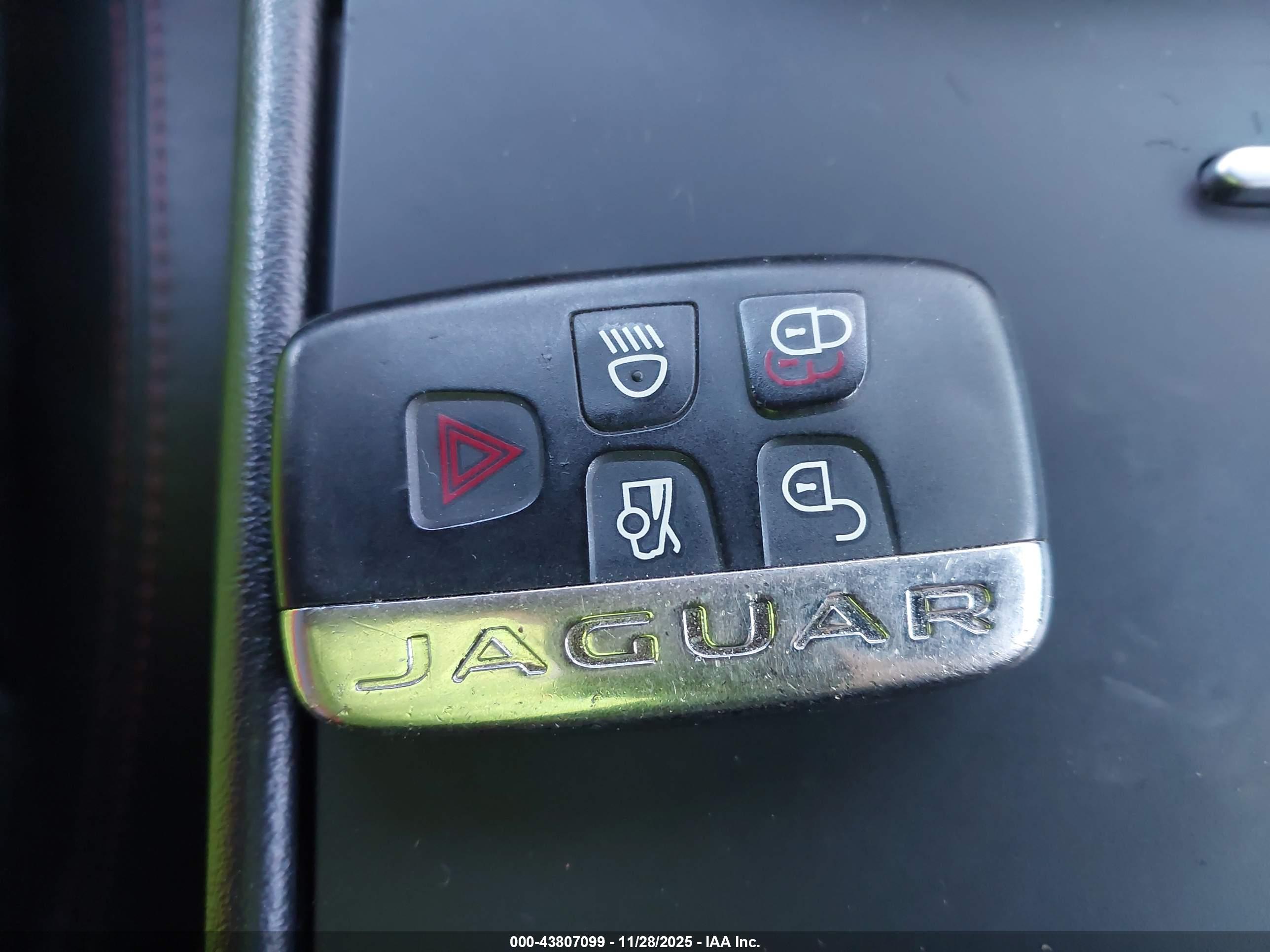 JAGUAR F-TYPE image 11