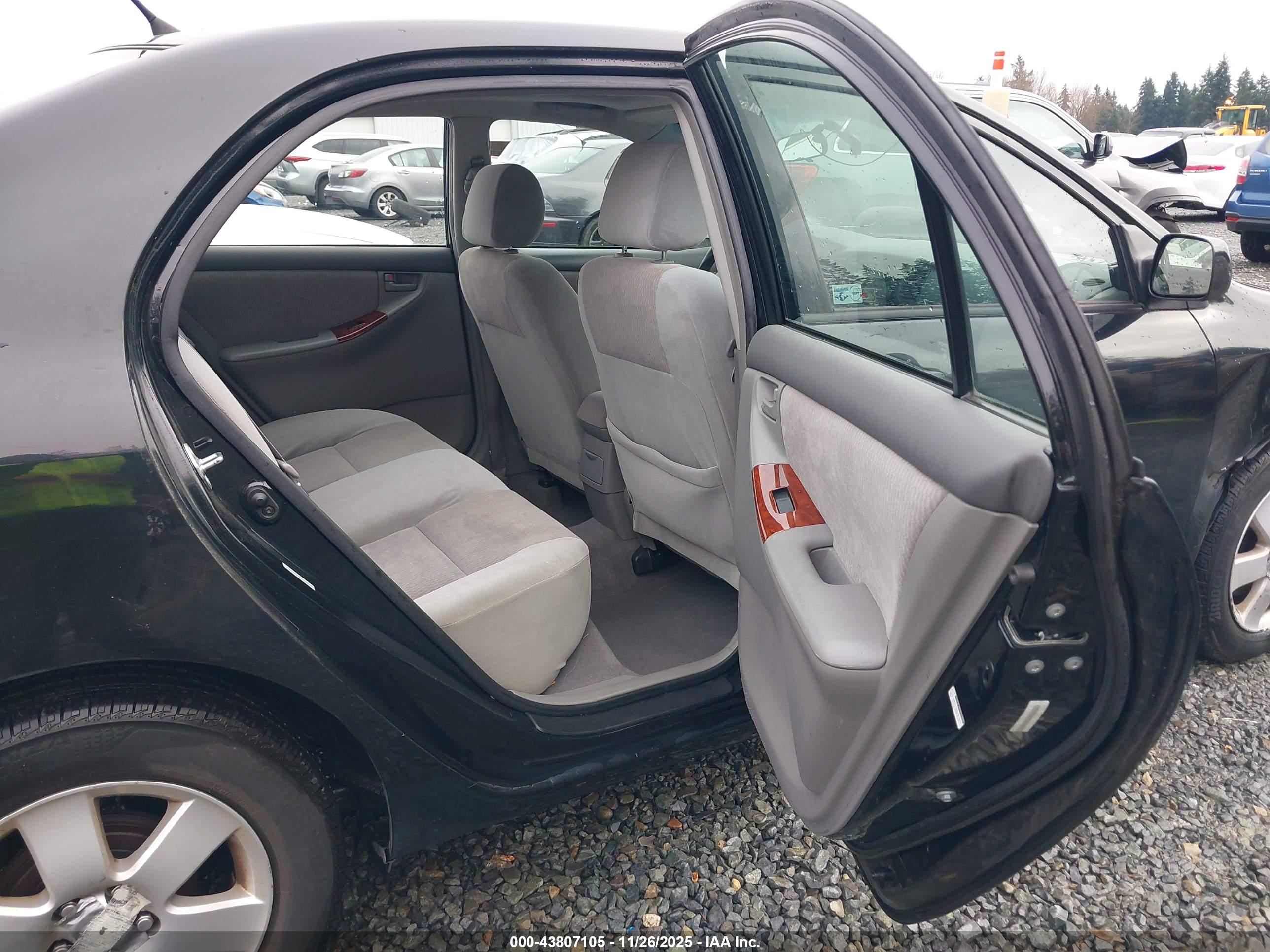 TOYOTA COROLLA image 8