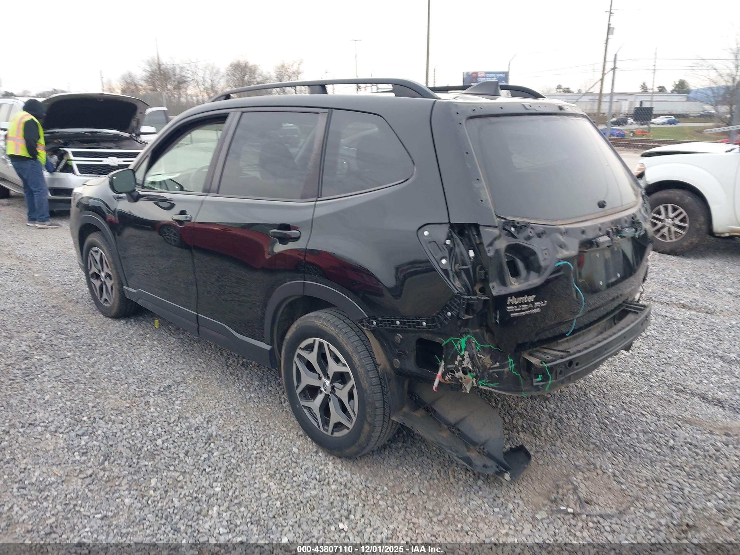SUBARU FORESTER image 3