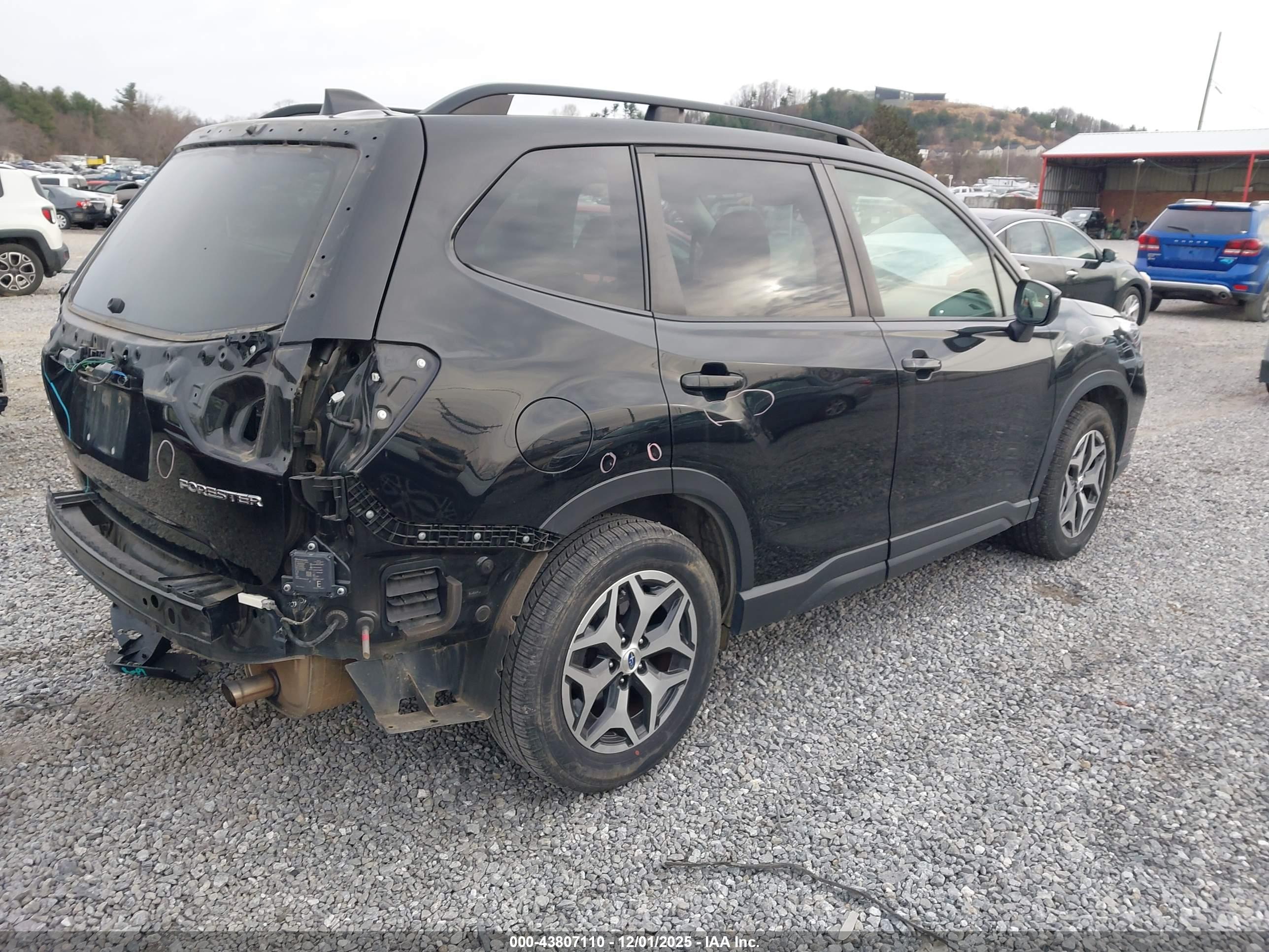 SUBARU FORESTER image 4