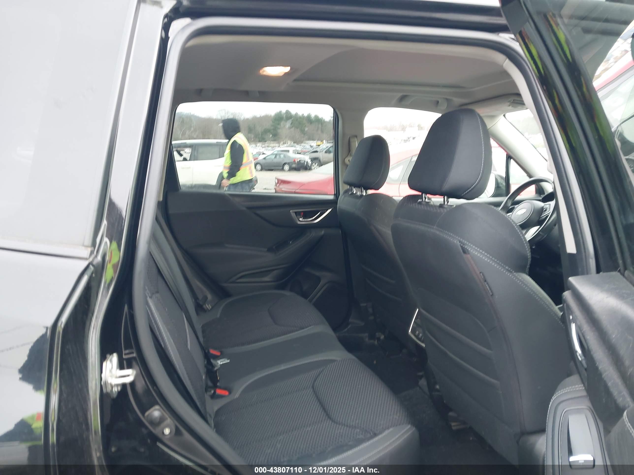 SUBARU FORESTER image 8