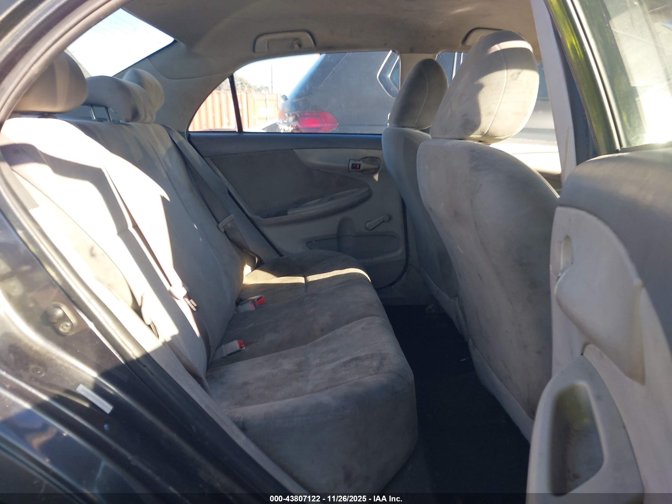 TOYOTA COROLLA image 8