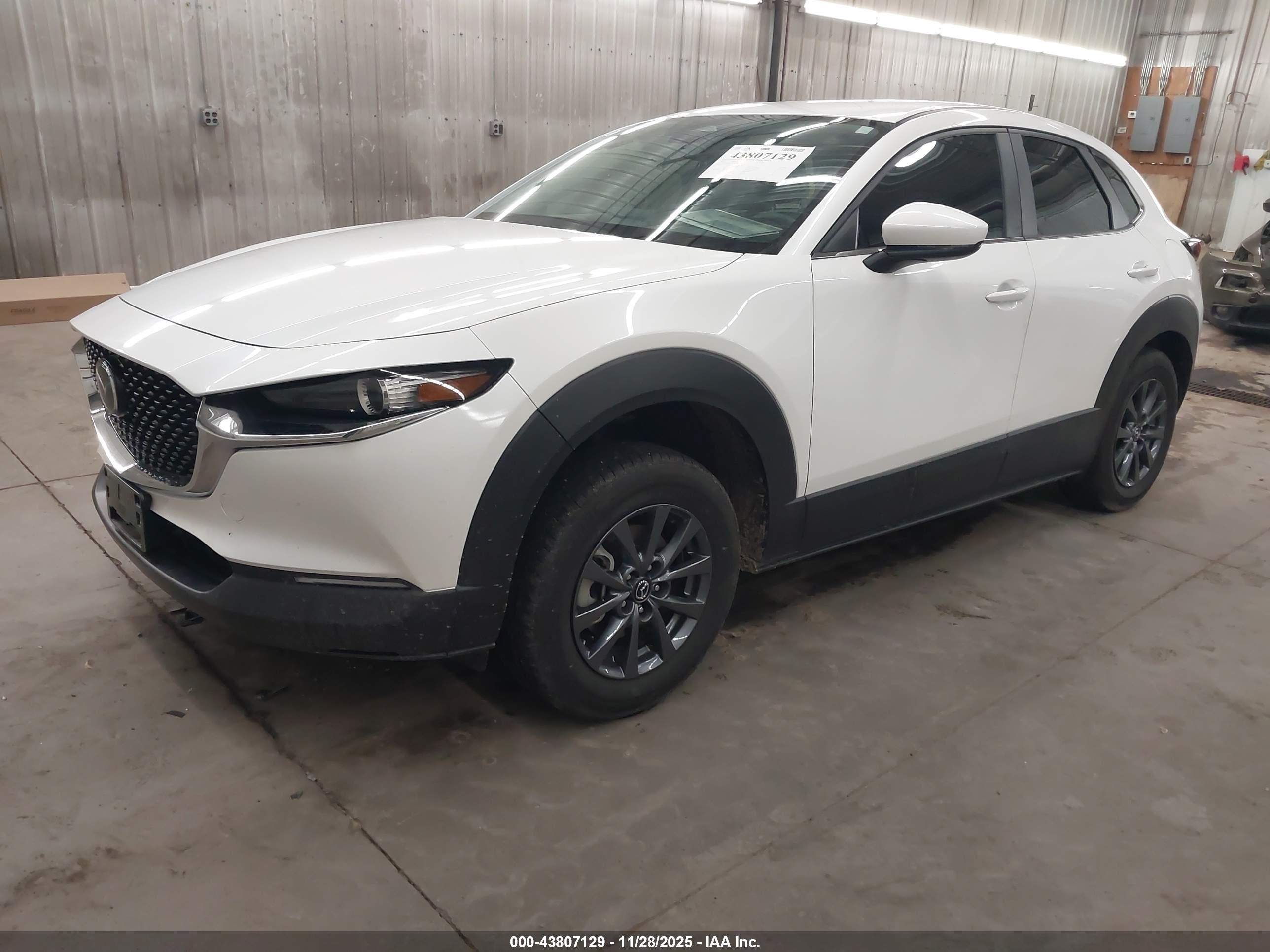 MAZDA CX-30 image 2