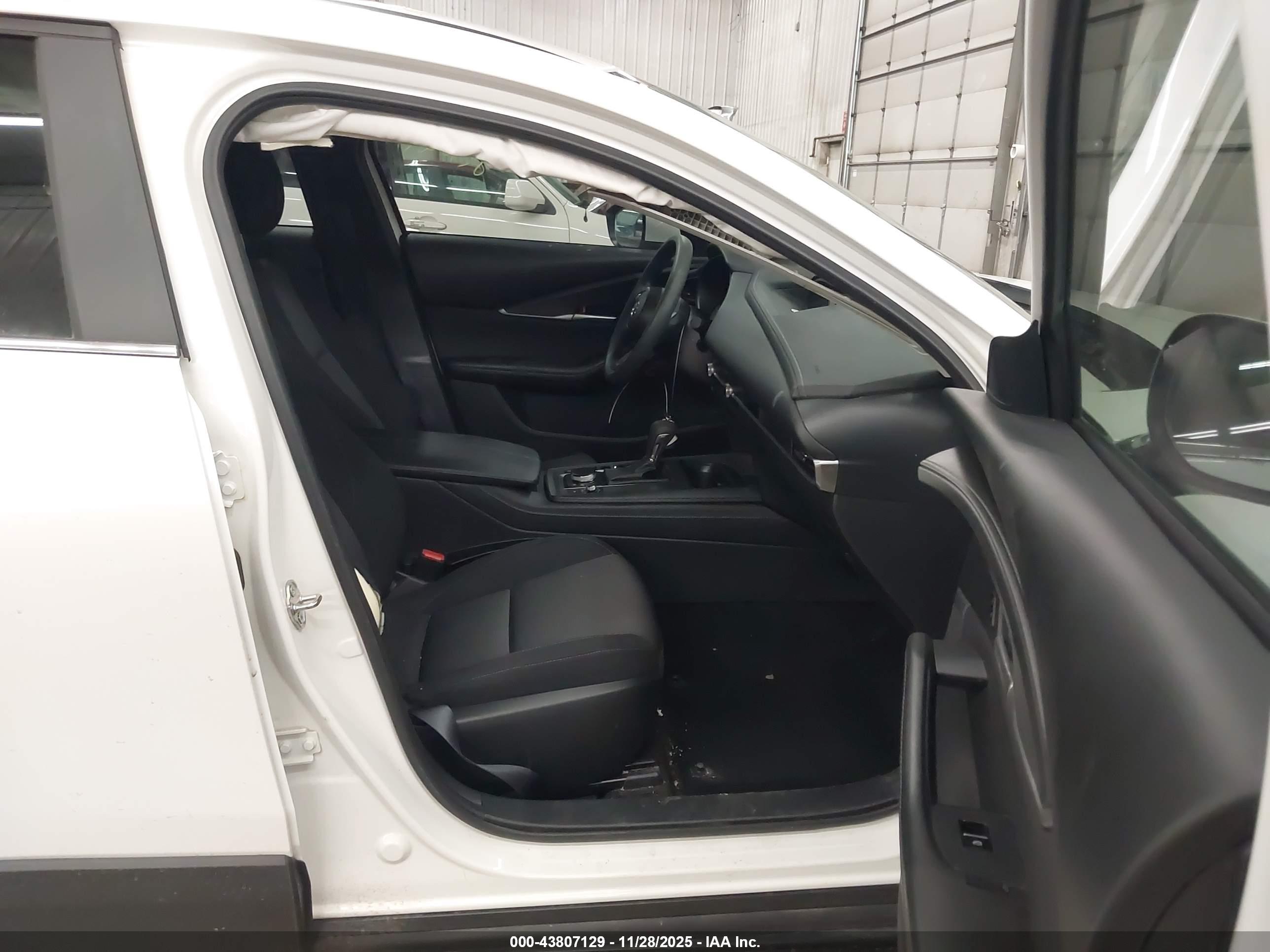 MAZDA CX-30 image 5