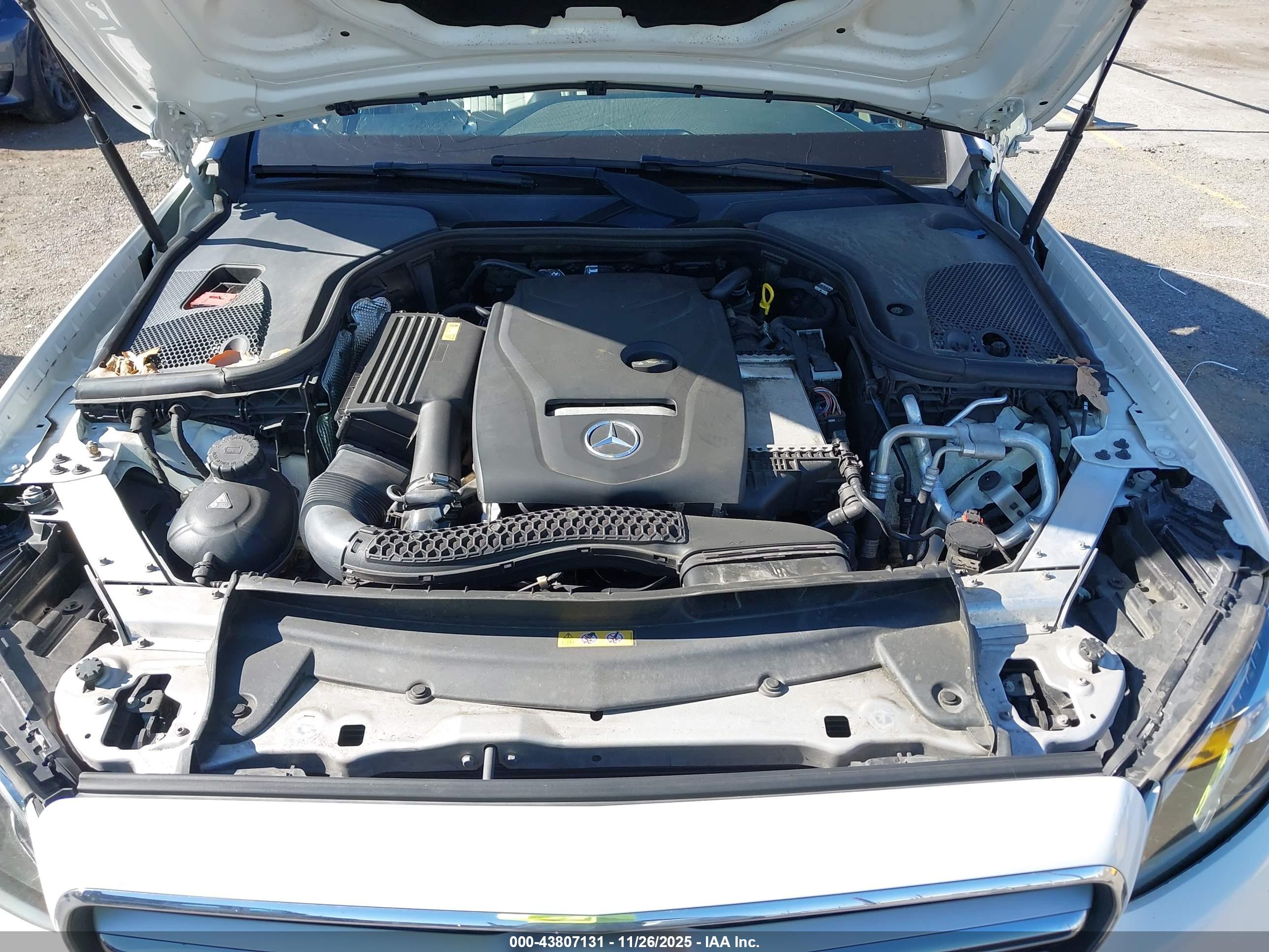 MERCEDES-BENZ E image 10