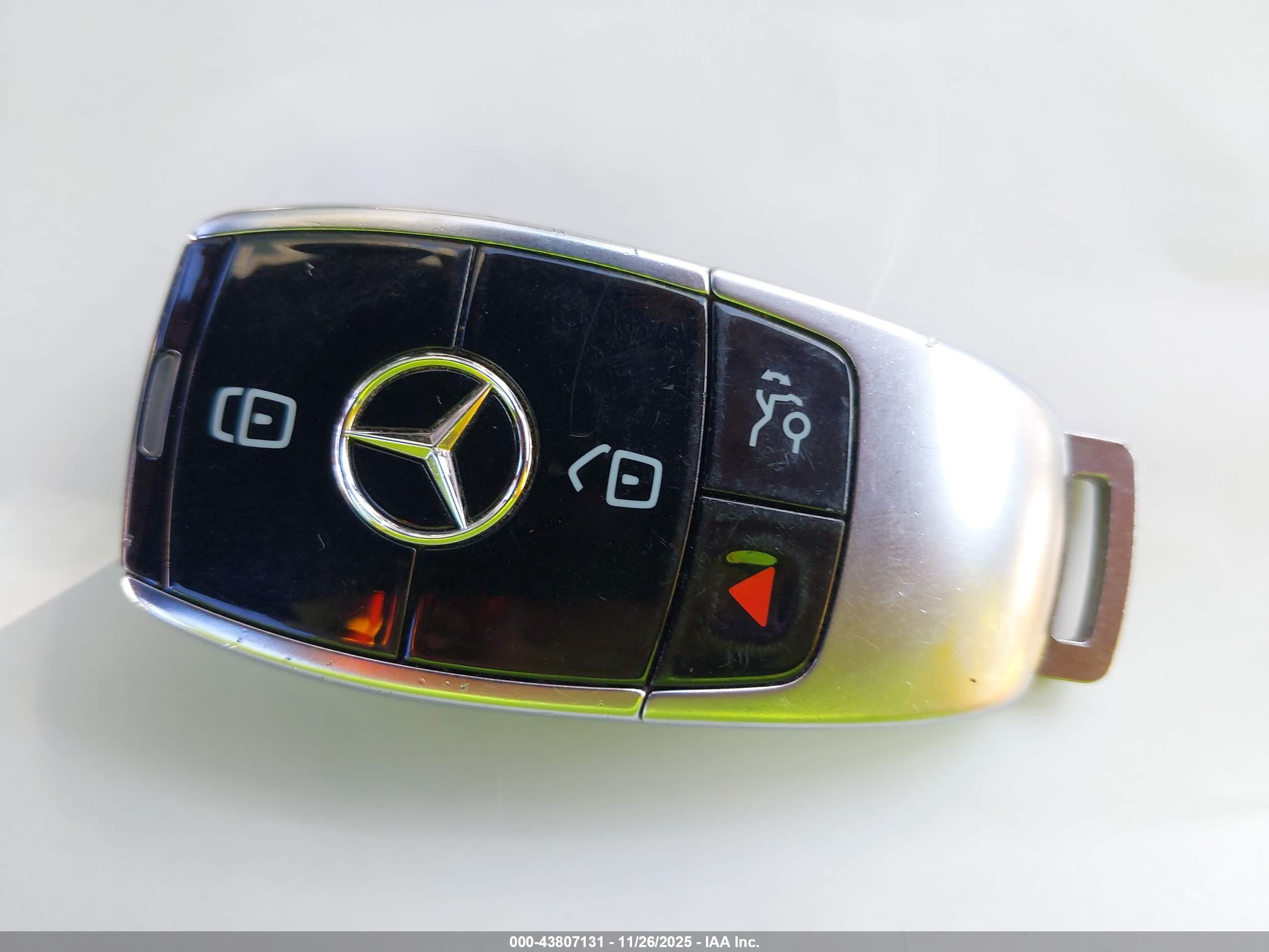MERCEDES-BENZ E image 11