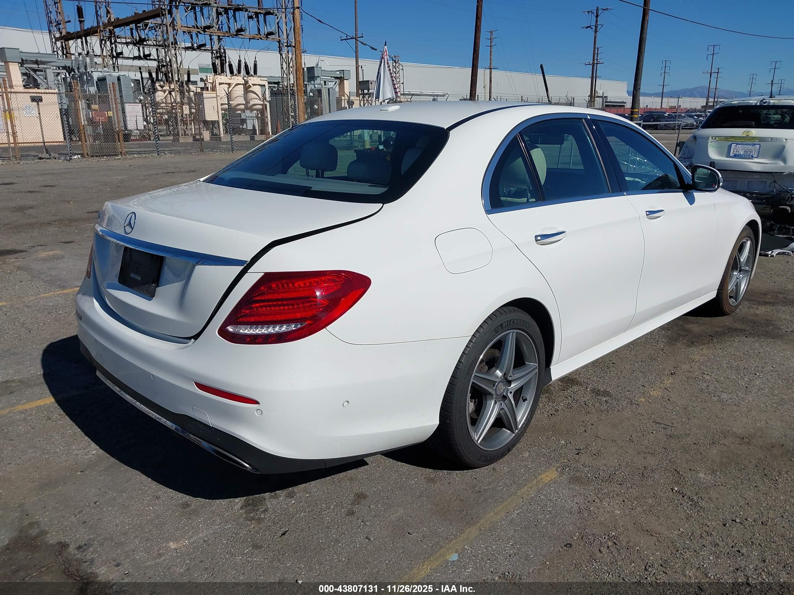 MERCEDES-BENZ E image 4