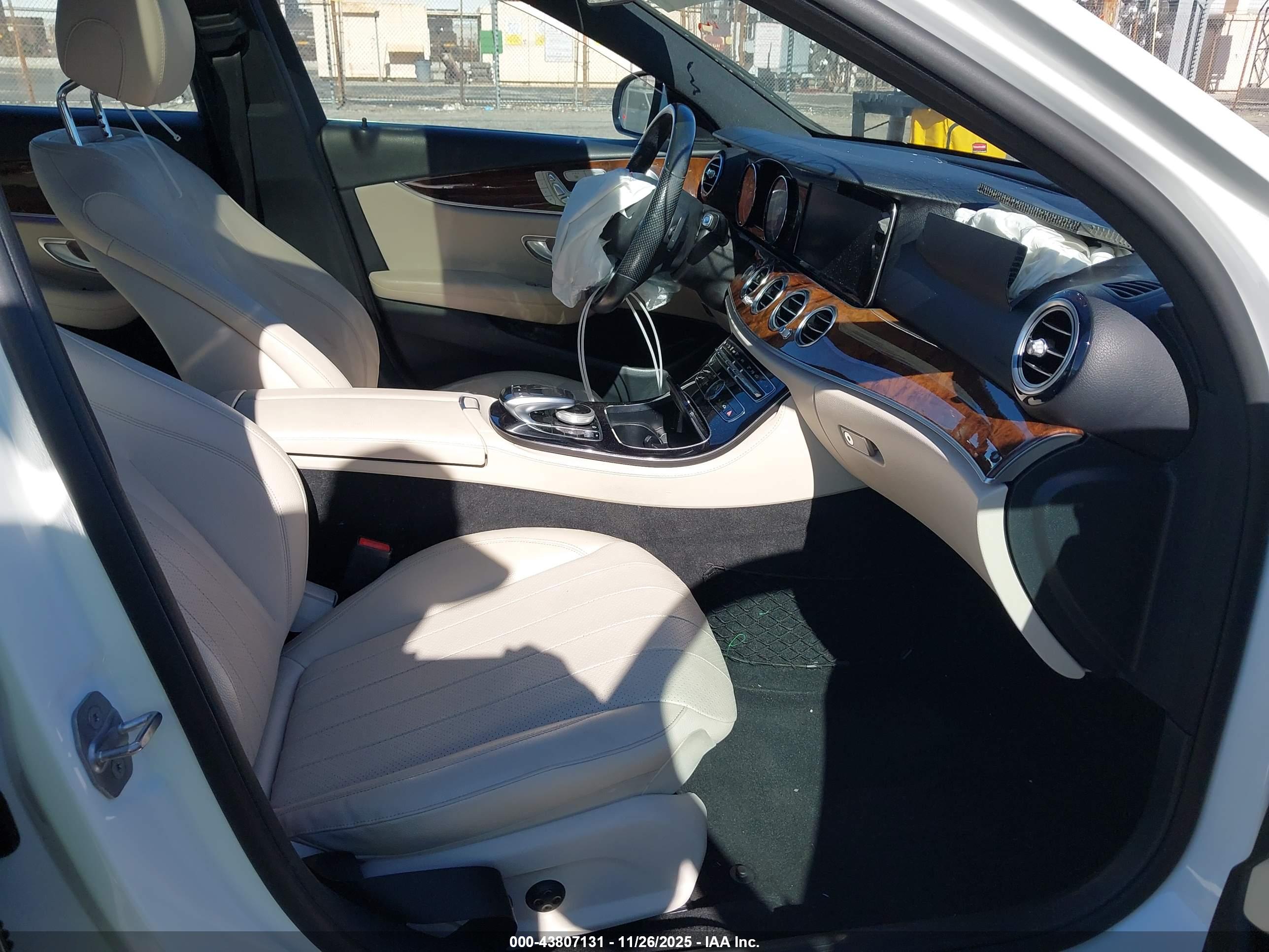 MERCEDES-BENZ E image 5