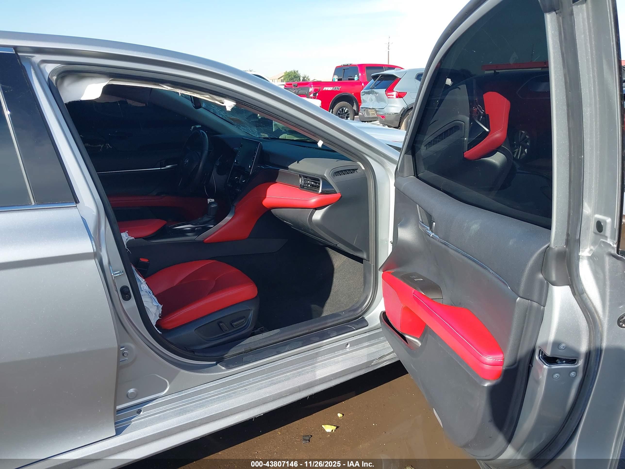 TOYOTA CAMRY image 5