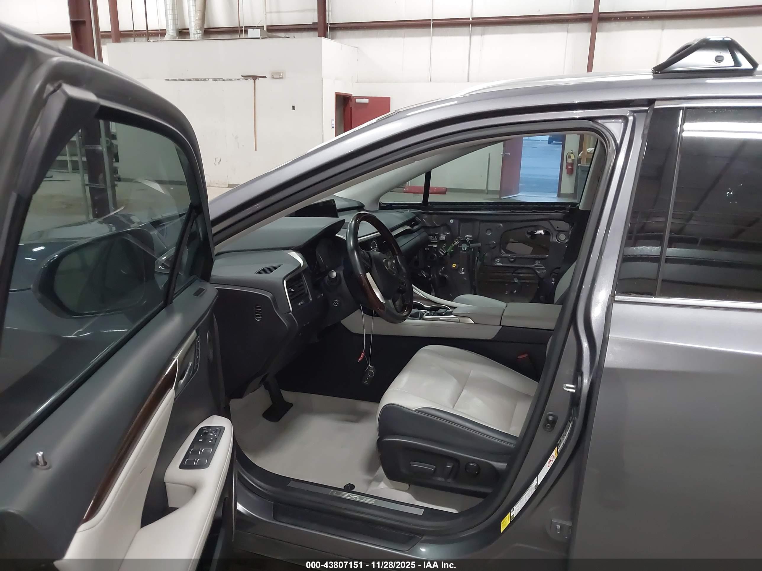 LEXUS RX image 5