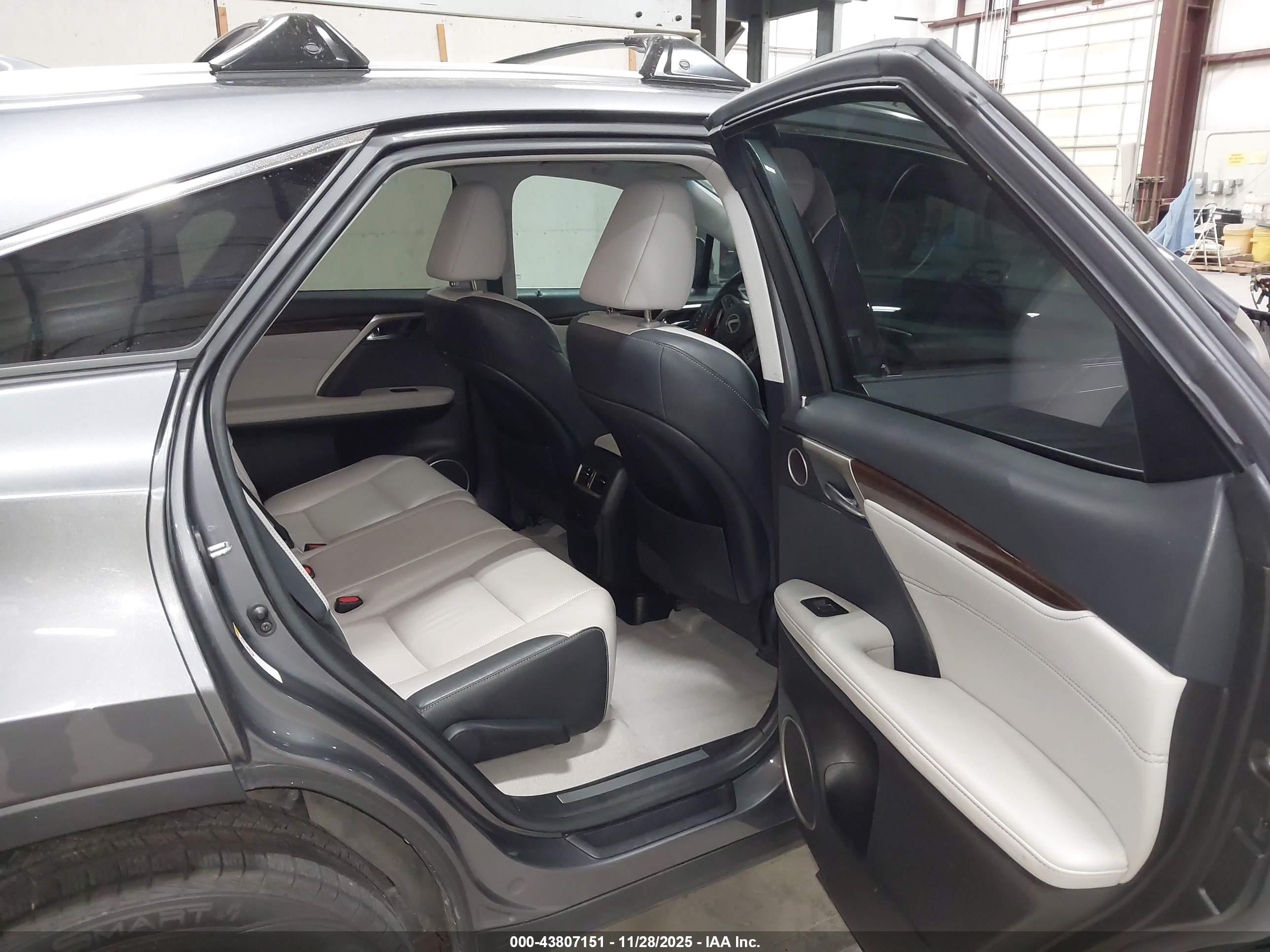 LEXUS RX image 8
