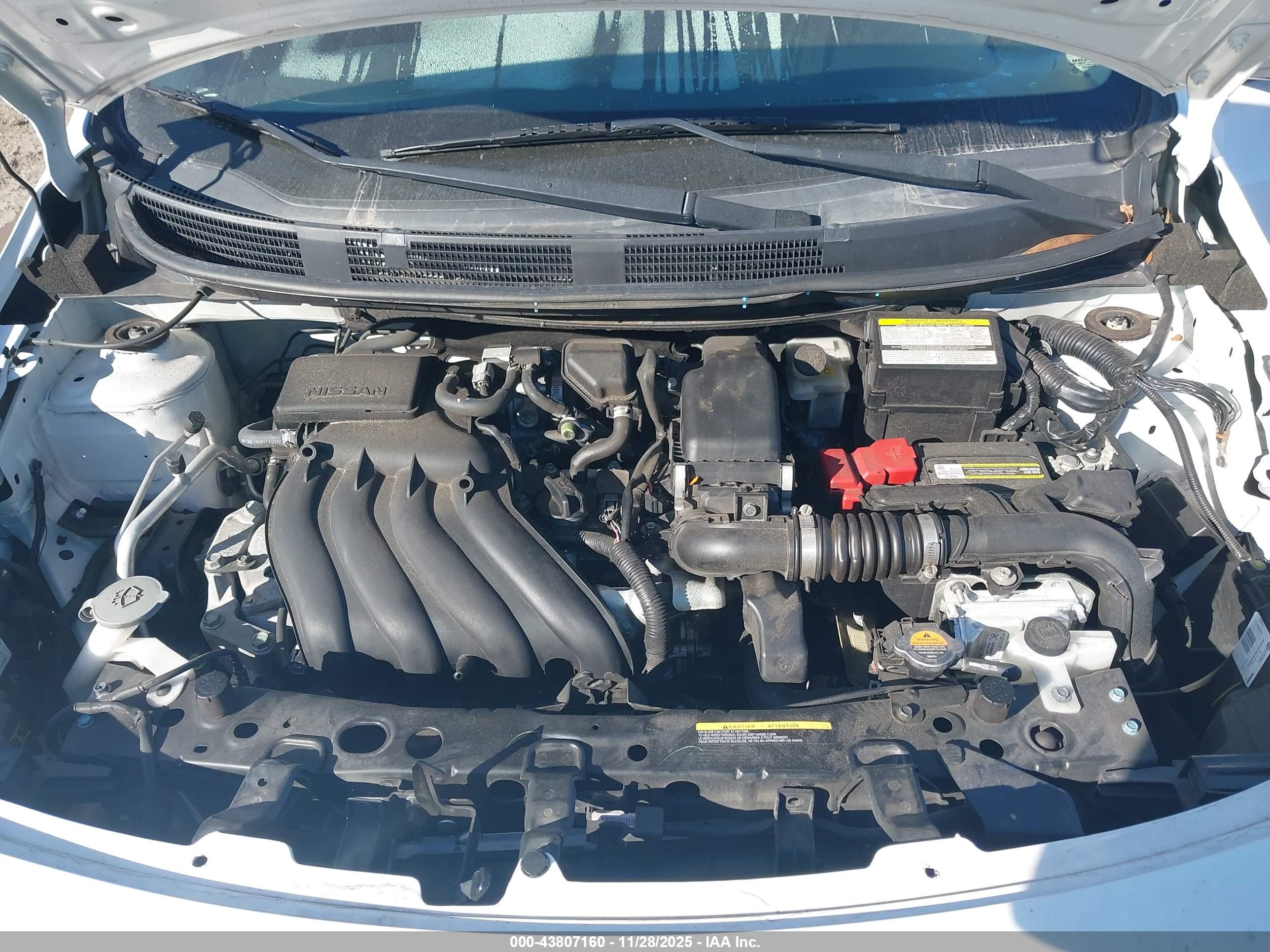 NISSAN VERSA image 10