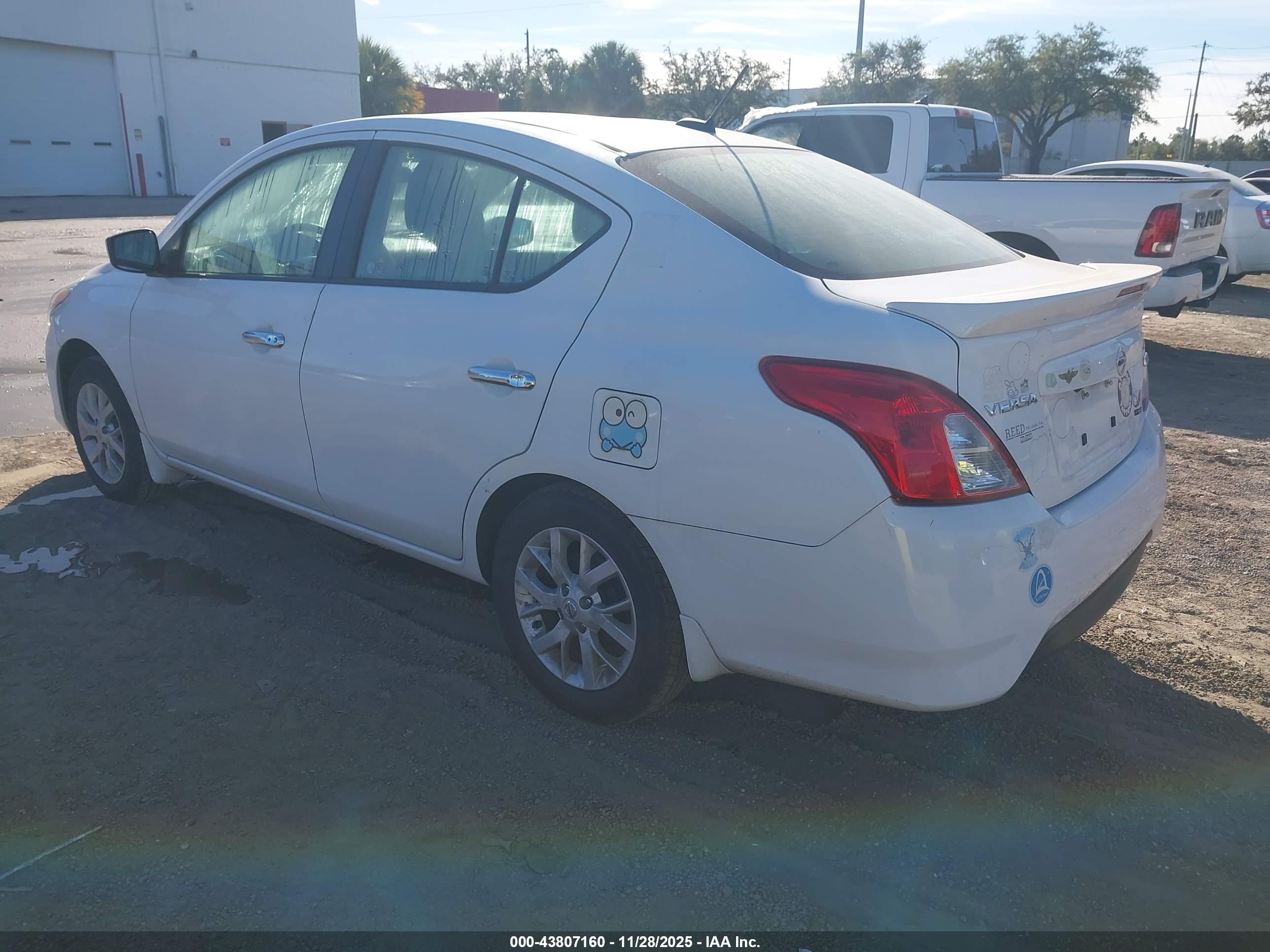 NISSAN VERSA image 3