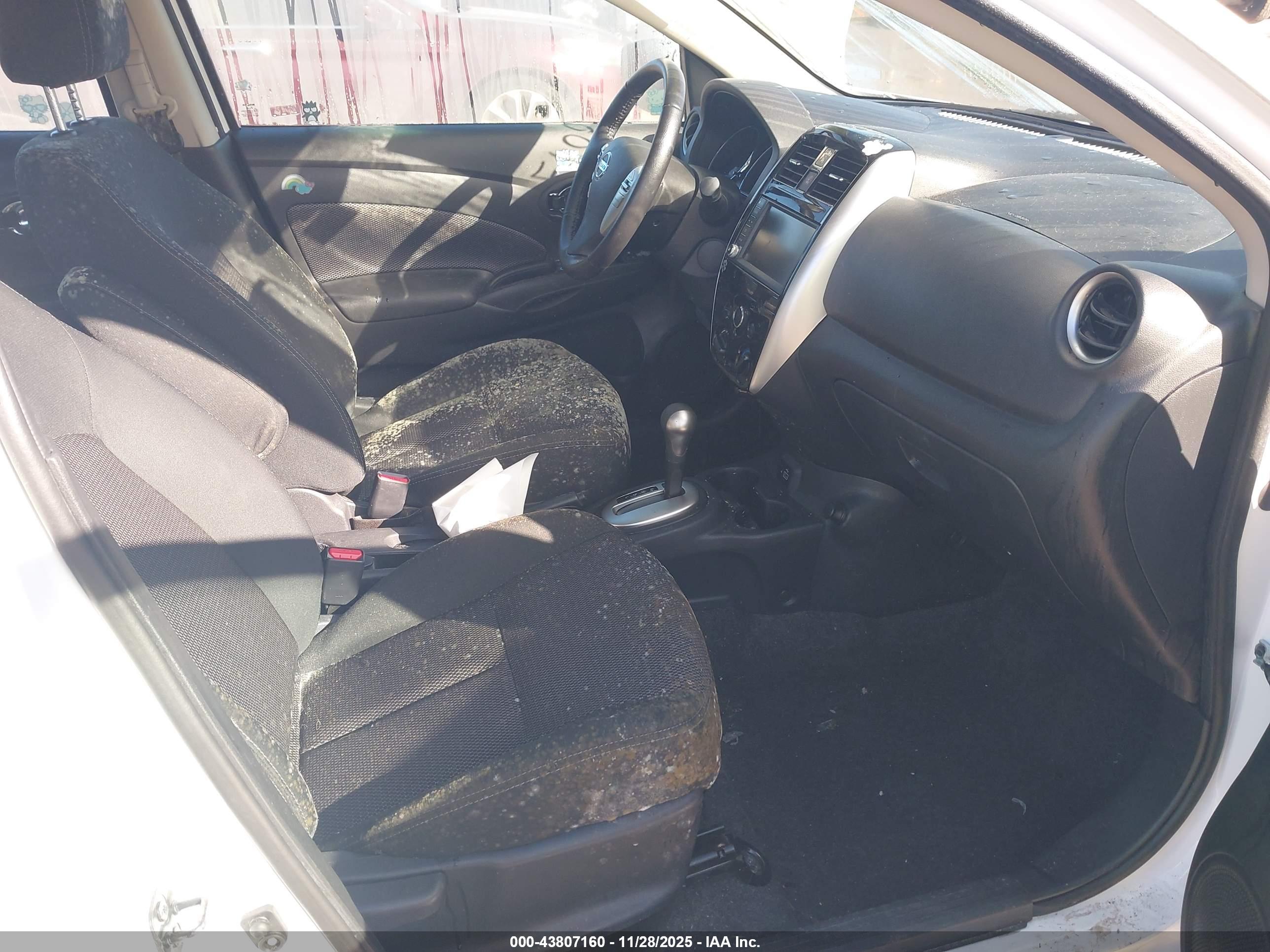 NISSAN VERSA image 5