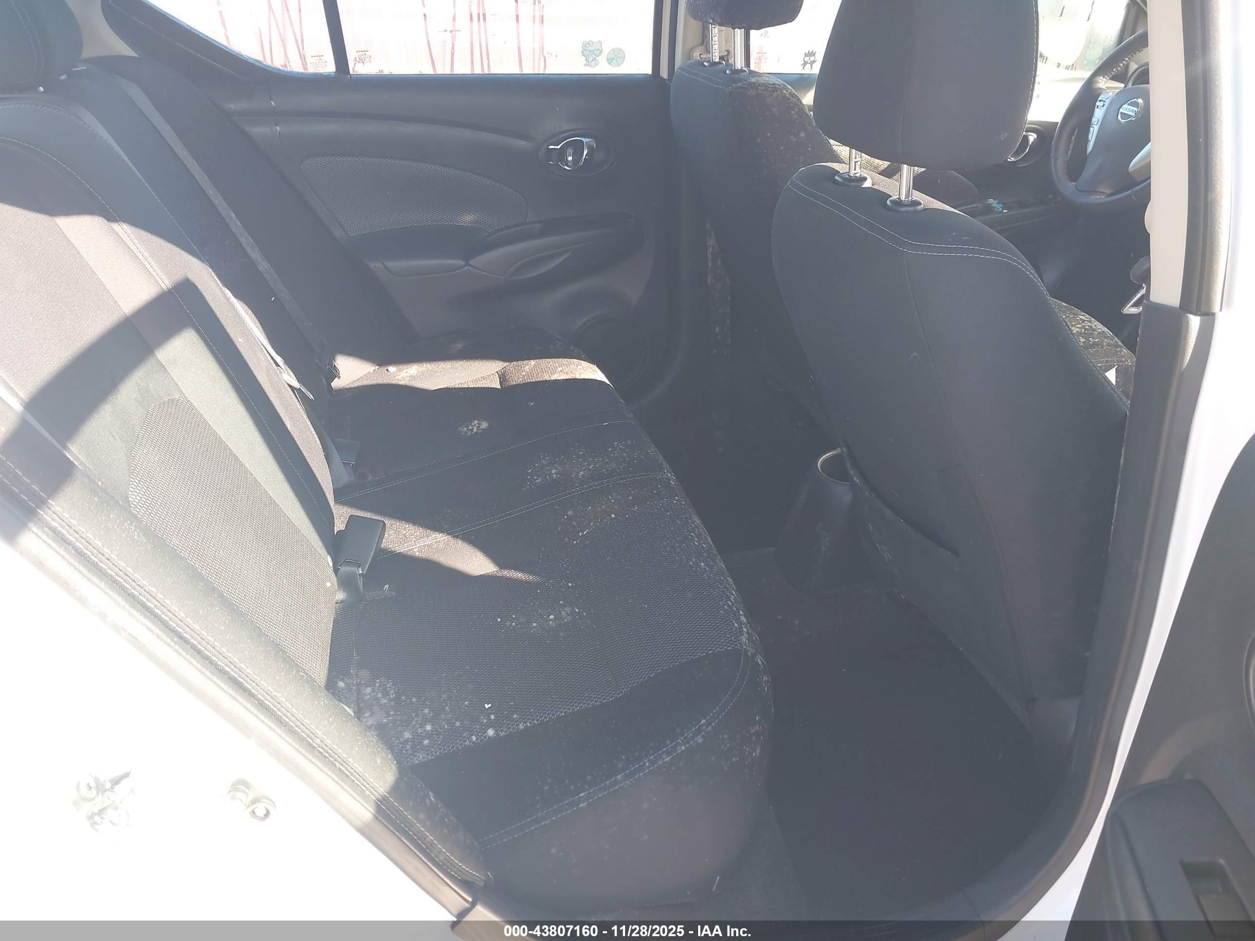 NISSAN VERSA image 8