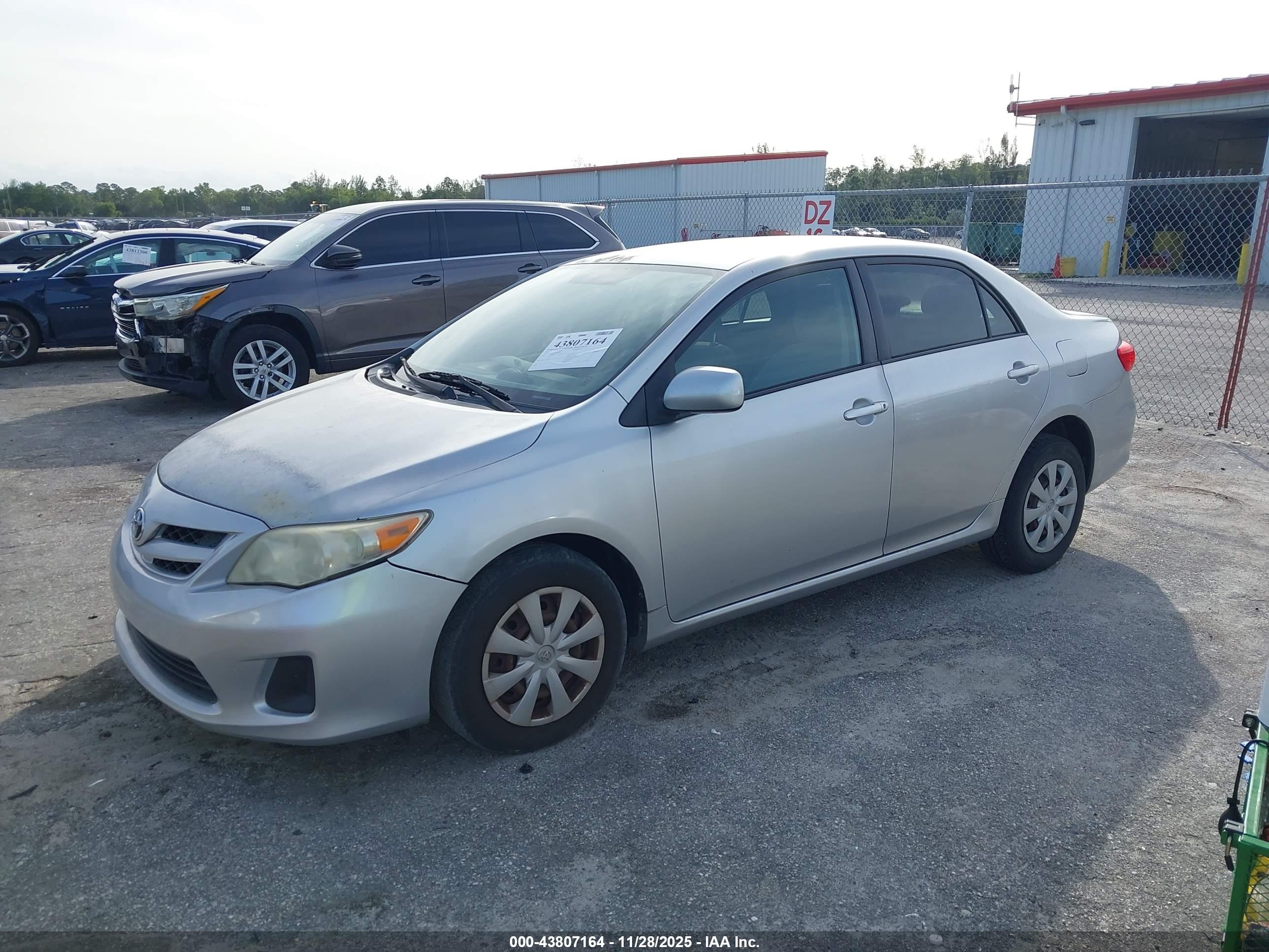 TOYOTA COROLLA image 2