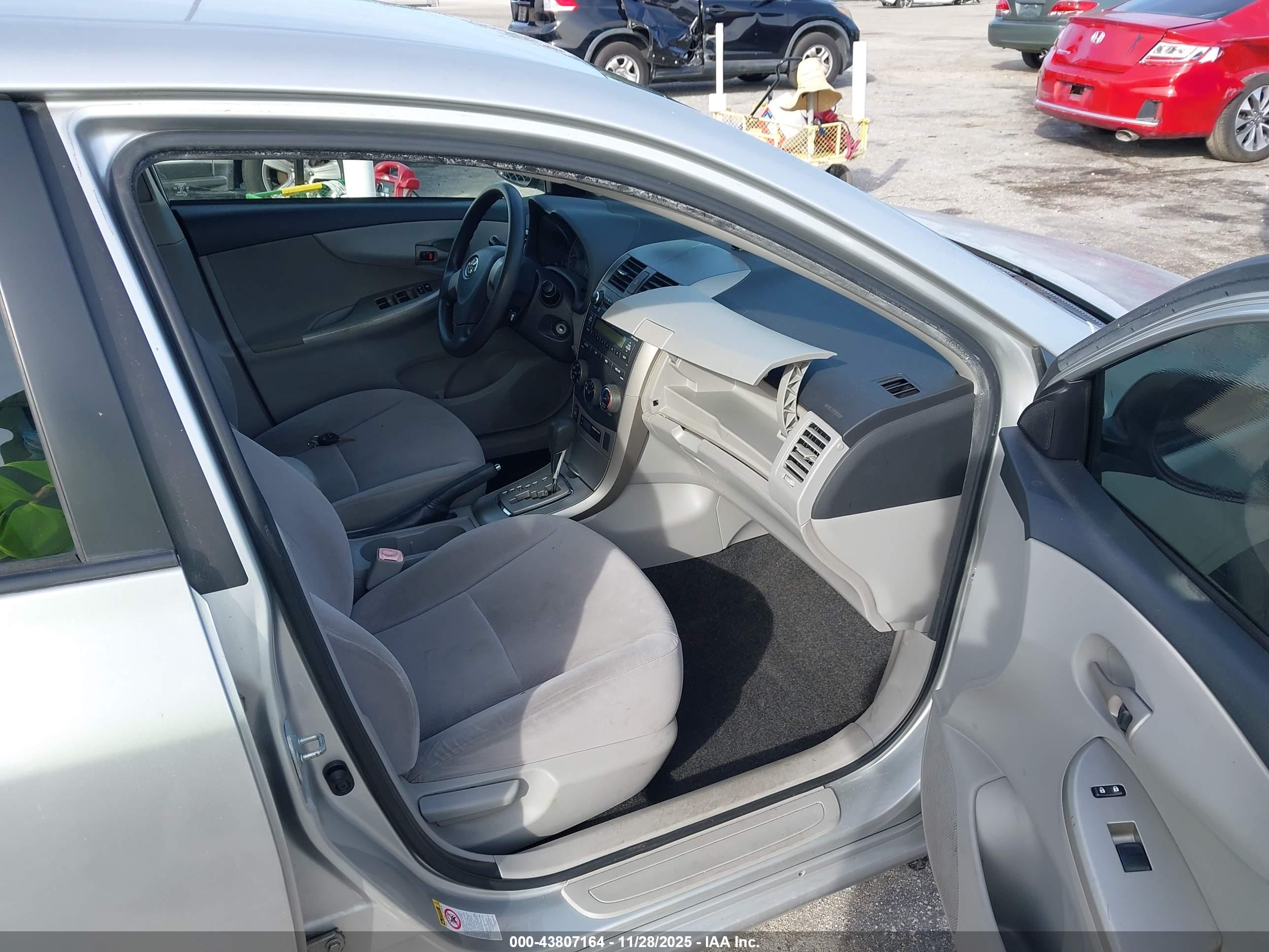 TOYOTA COROLLA image 5