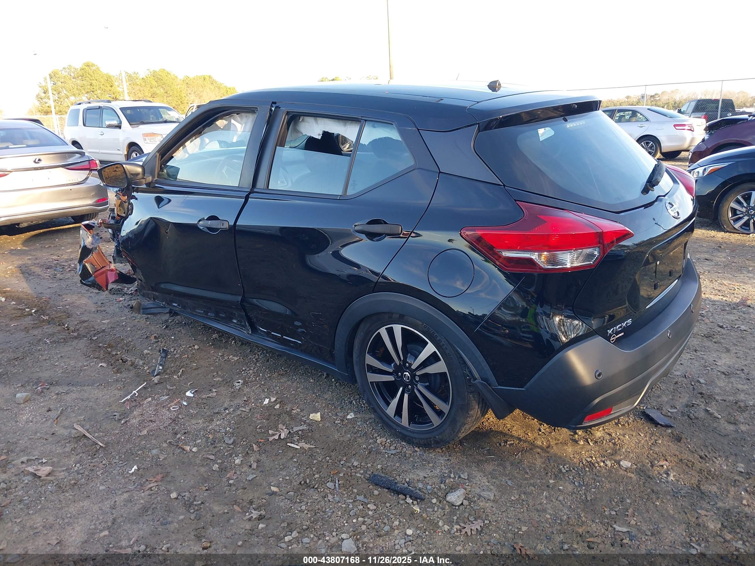 NISSAN KICKS image 3