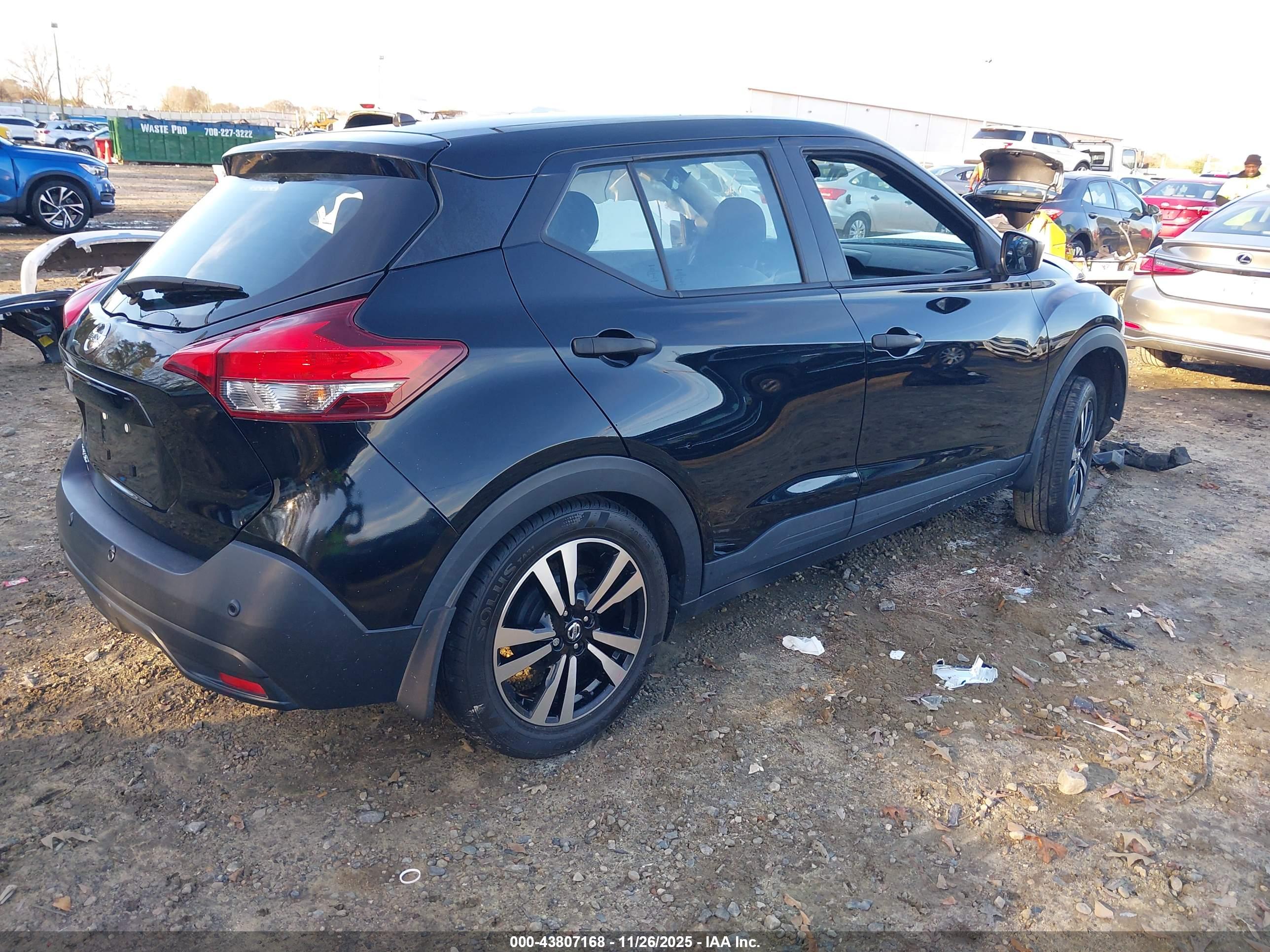 NISSAN KICKS image 4