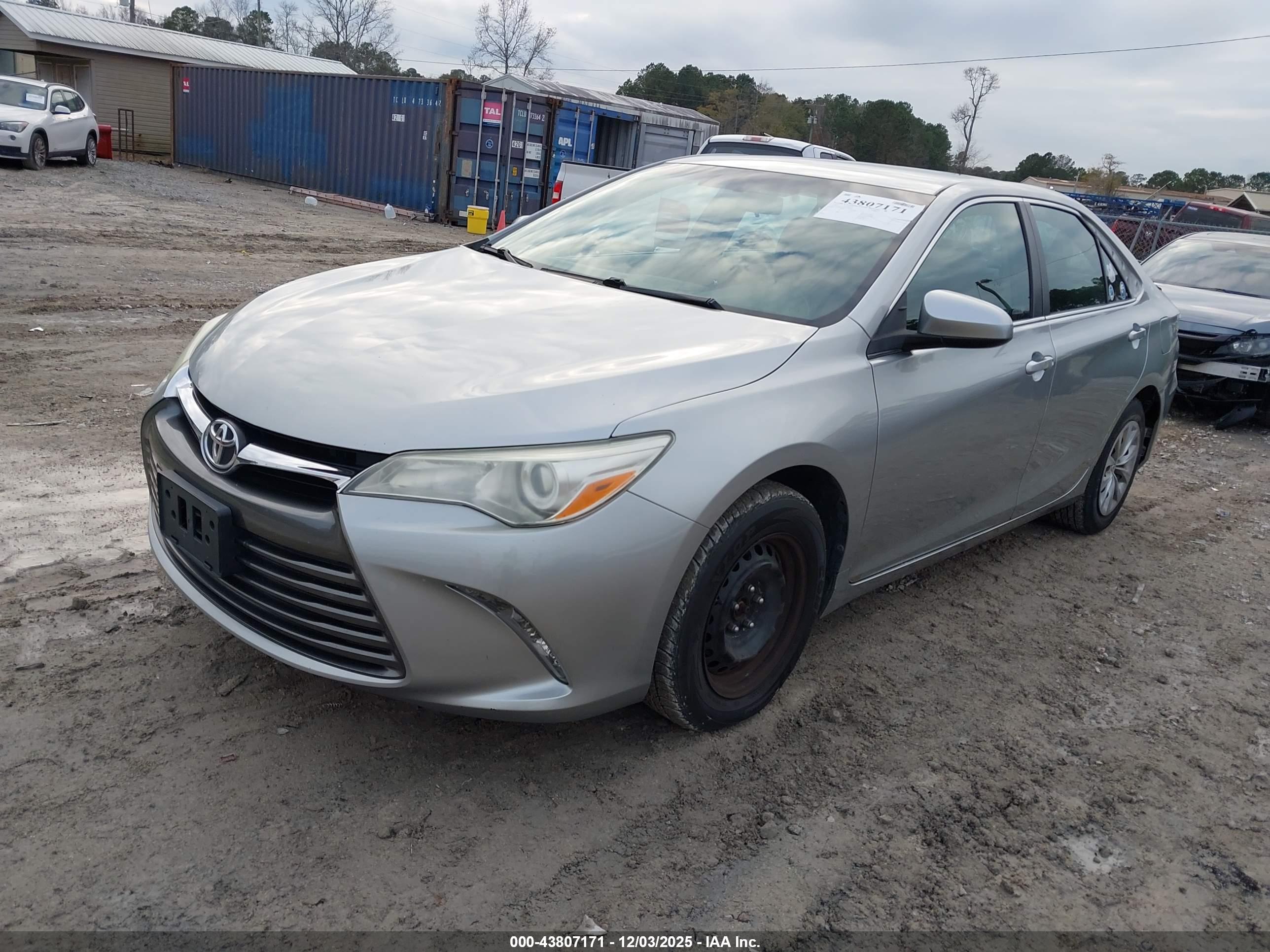 TOYOTA CAMRY image 2
