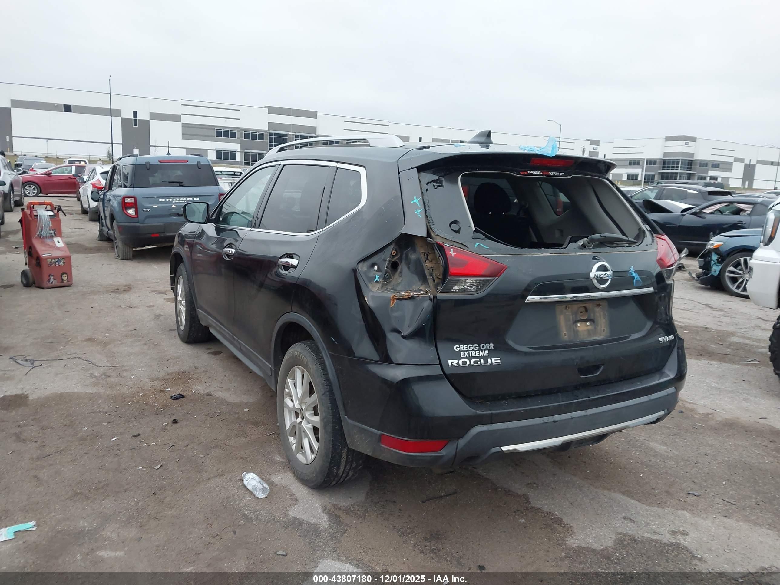 NISSAN ROGUE image 3