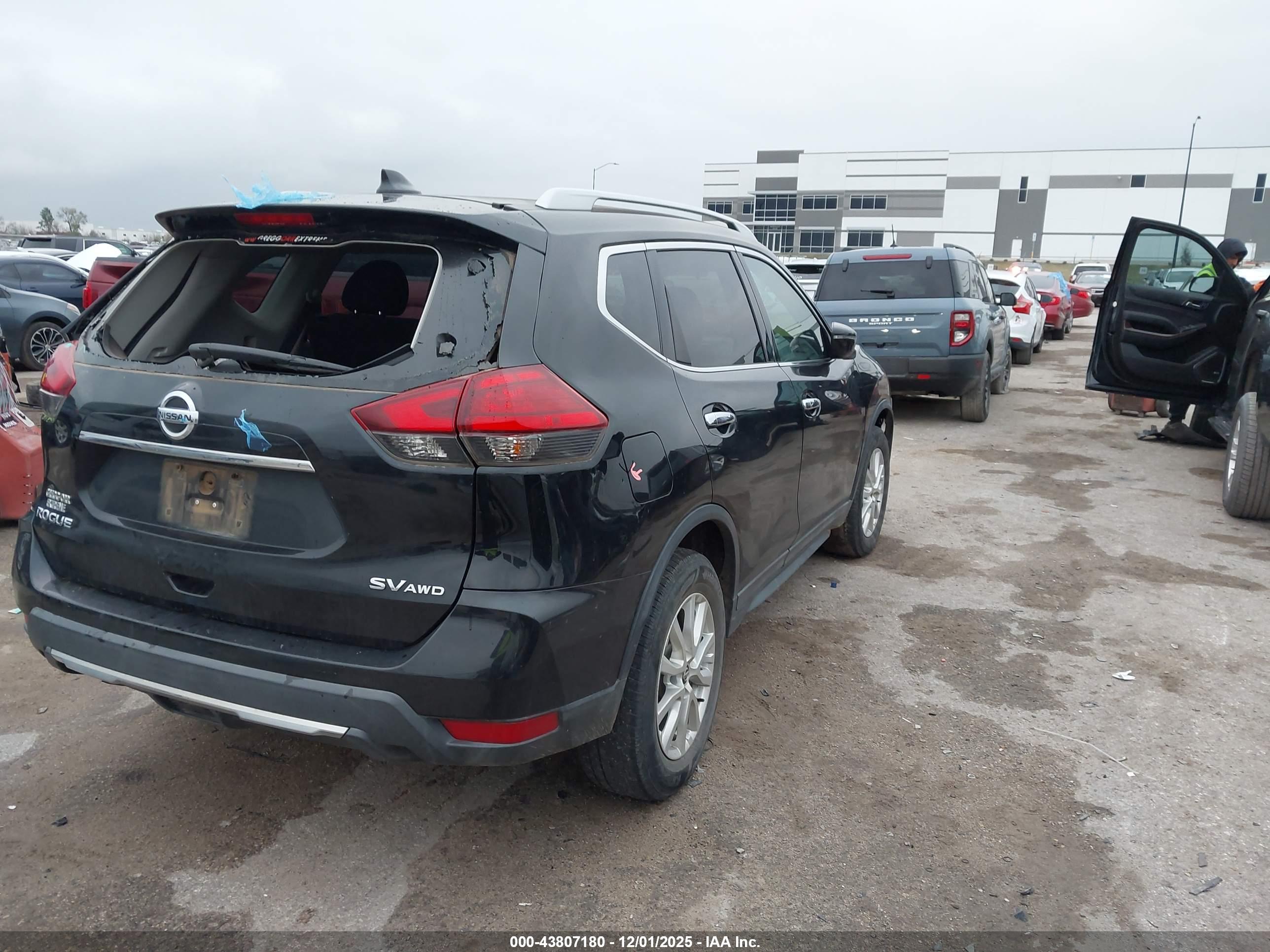 NISSAN ROGUE image 4