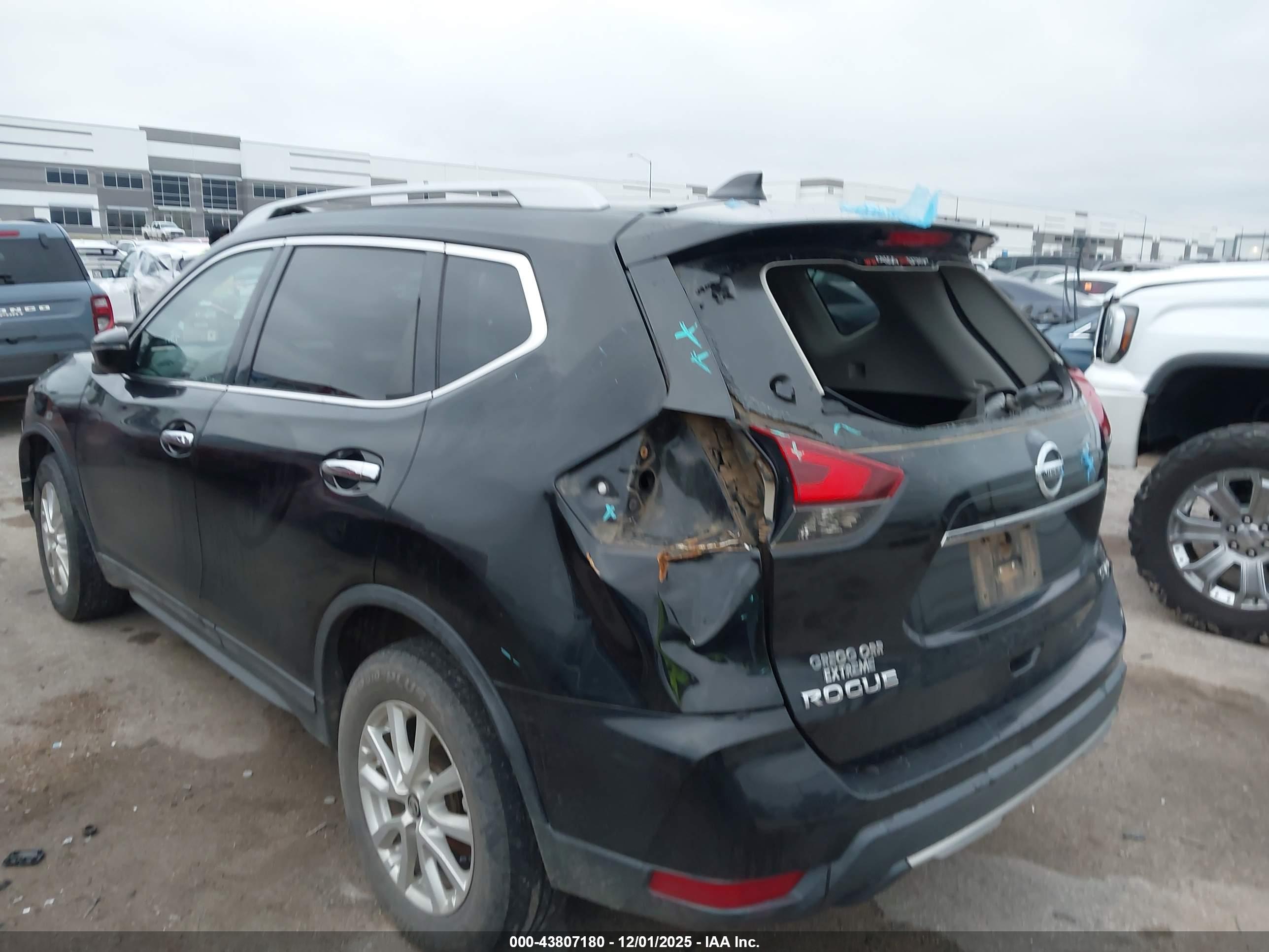 NISSAN ROGUE image 6