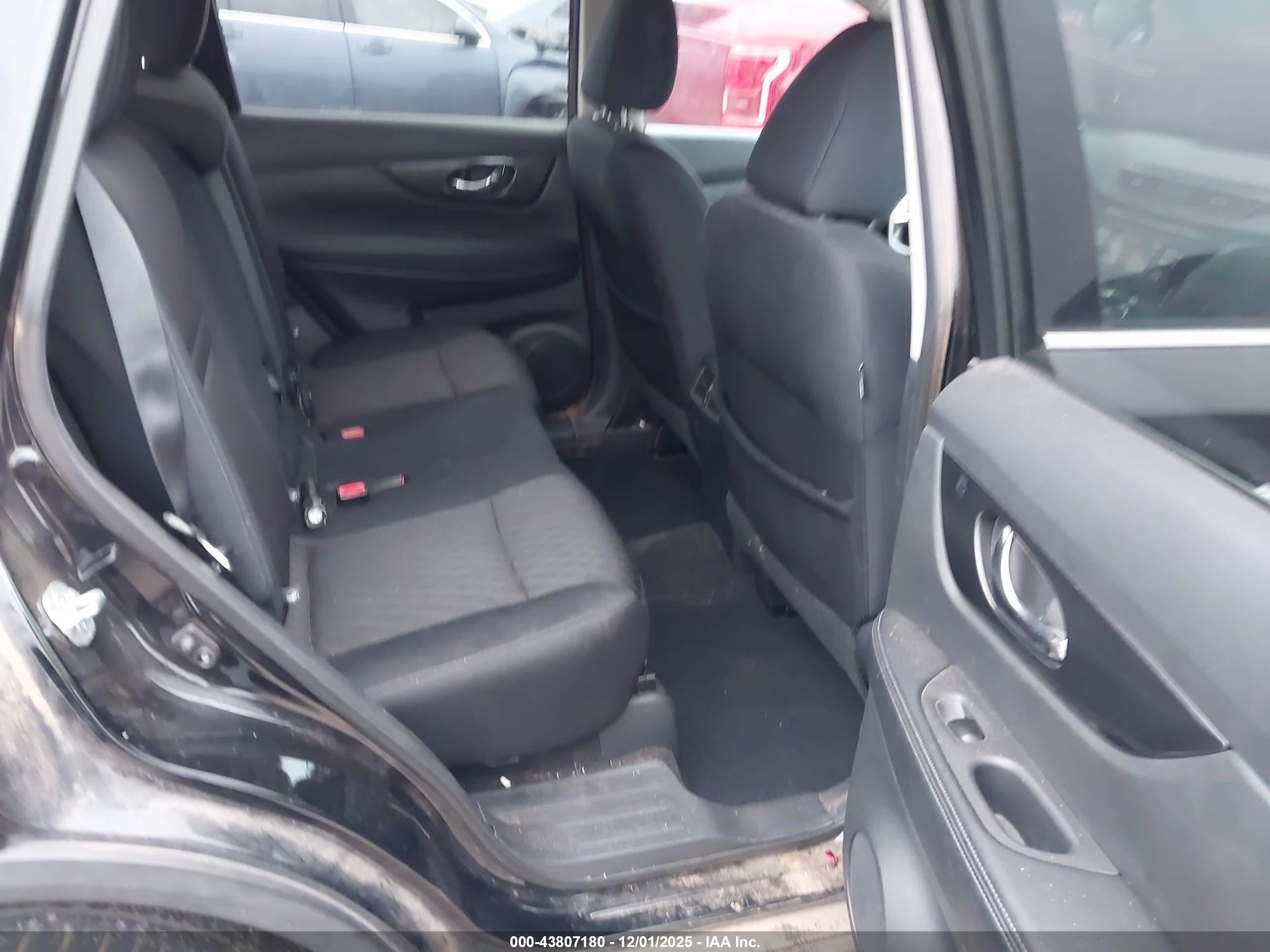 NISSAN ROGUE image 8
