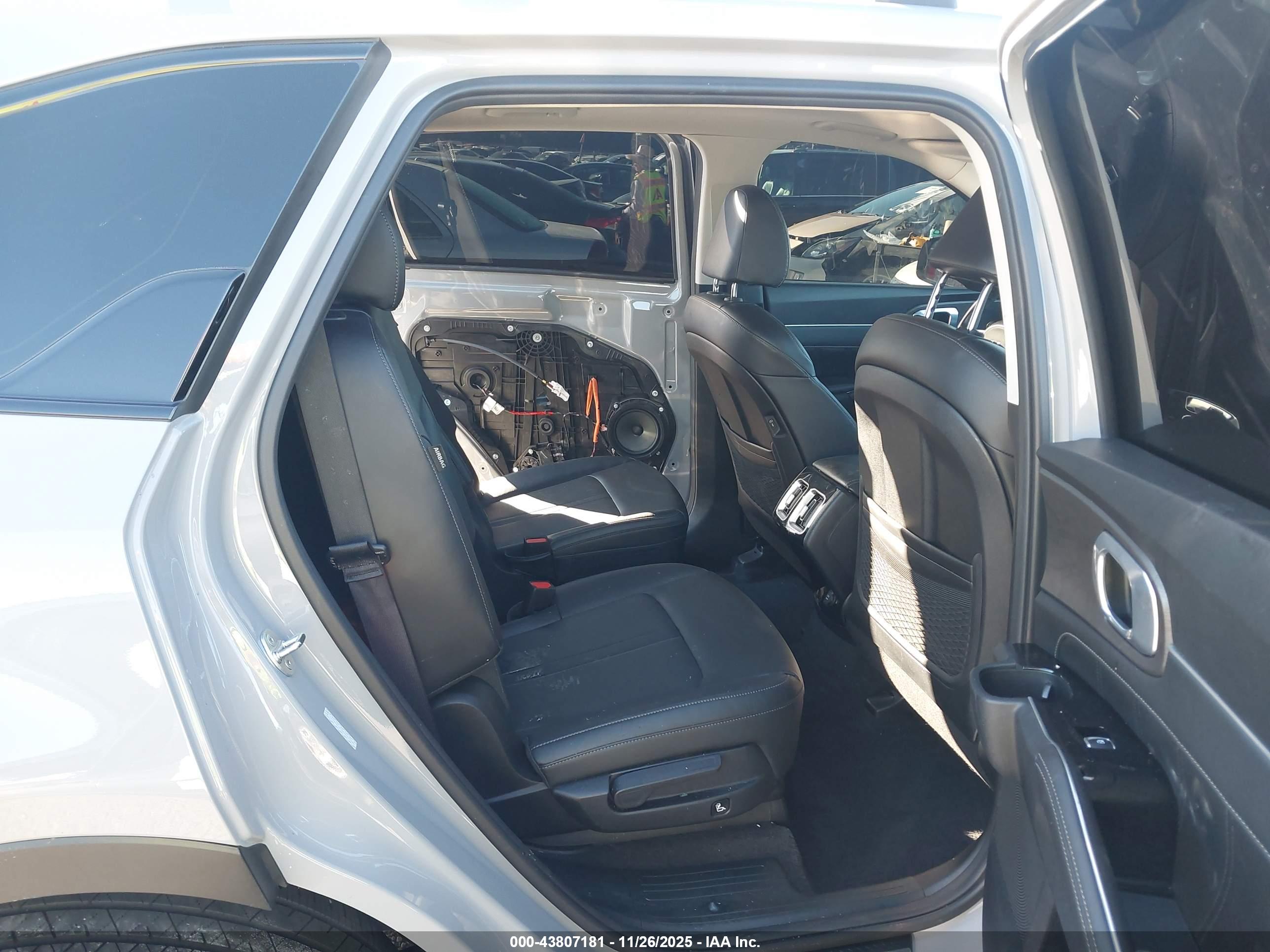 KIA SORENTO image 8