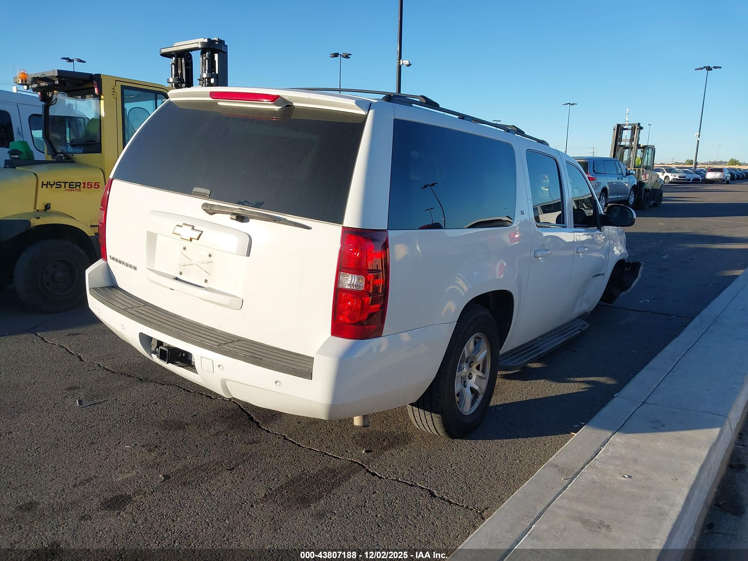 CHEVROLET SUBURBAN image 4
