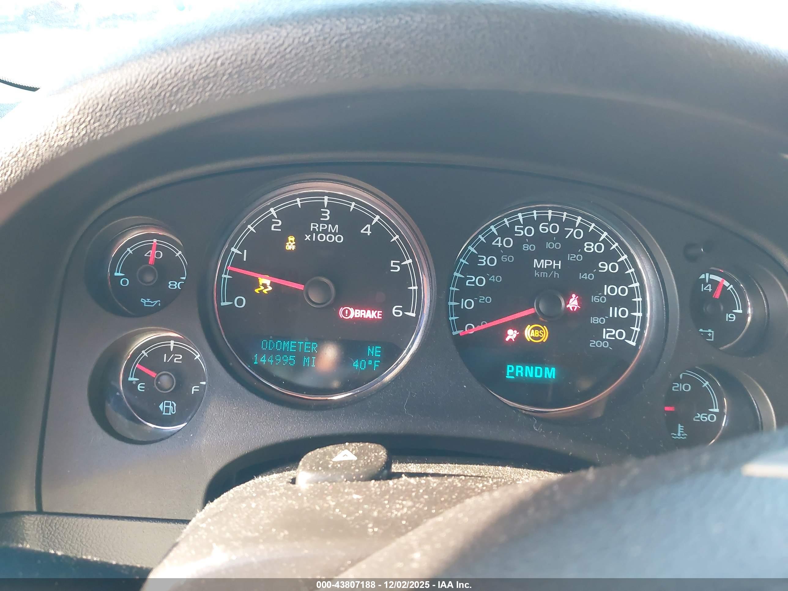 CHEVROLET SUBURBAN image 7