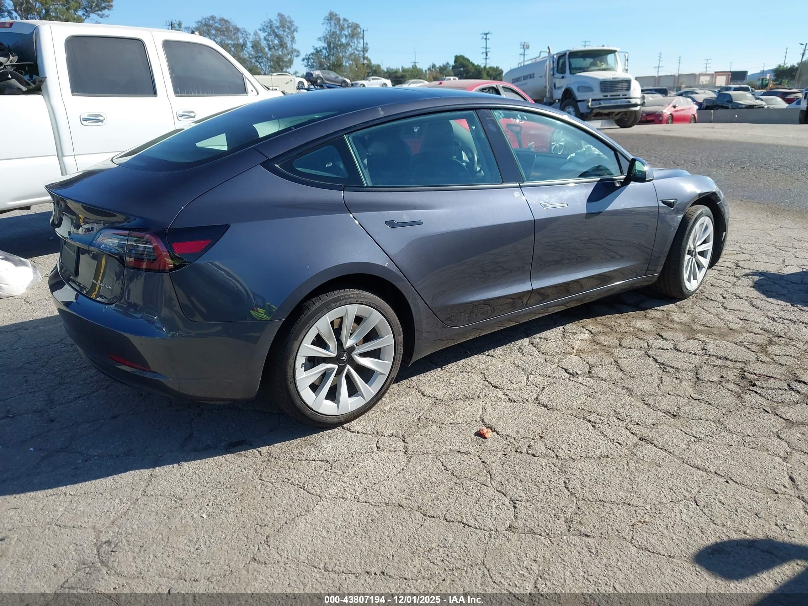 TESLA MODEL image 4