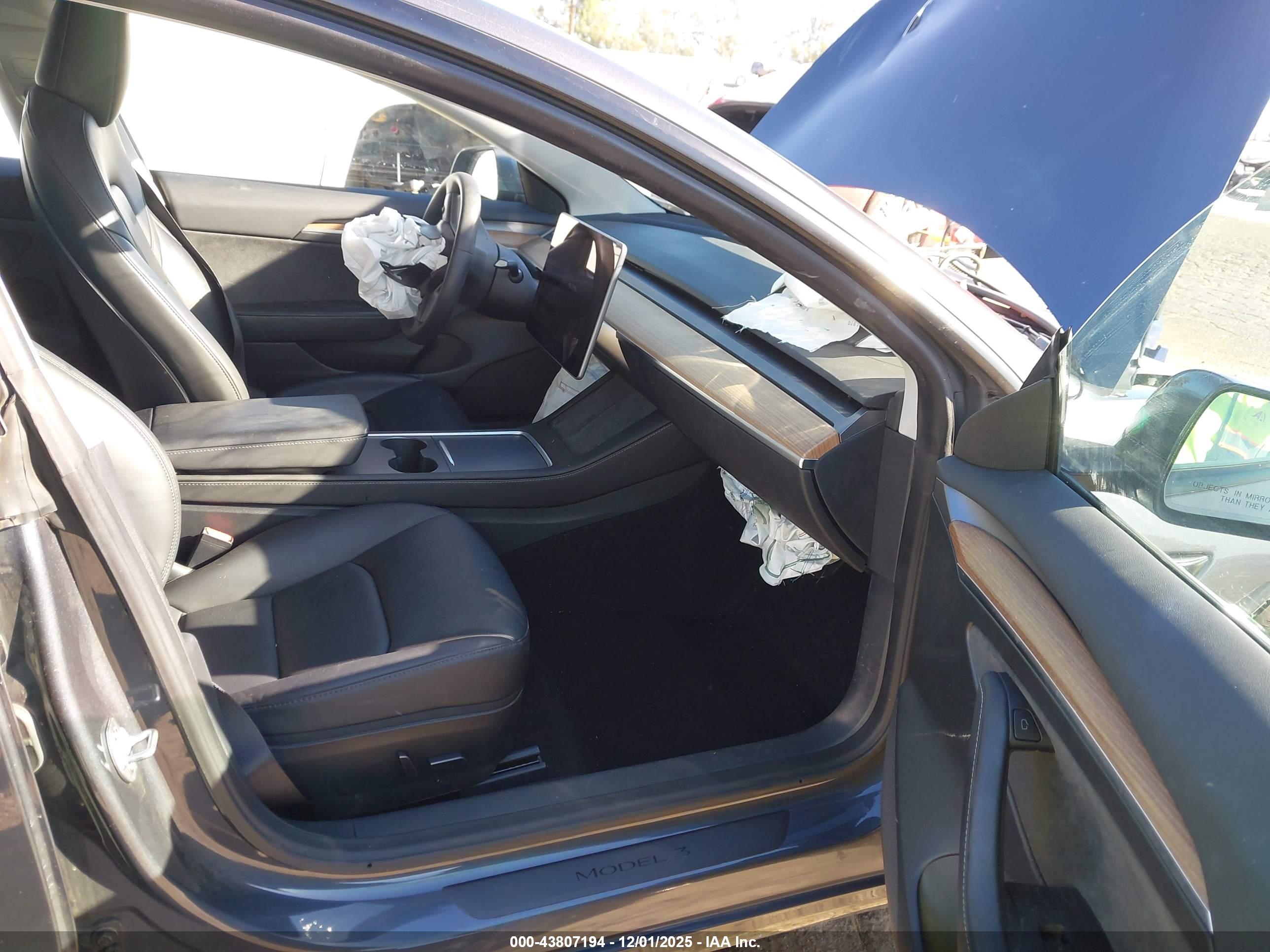 TESLA MODEL image 5